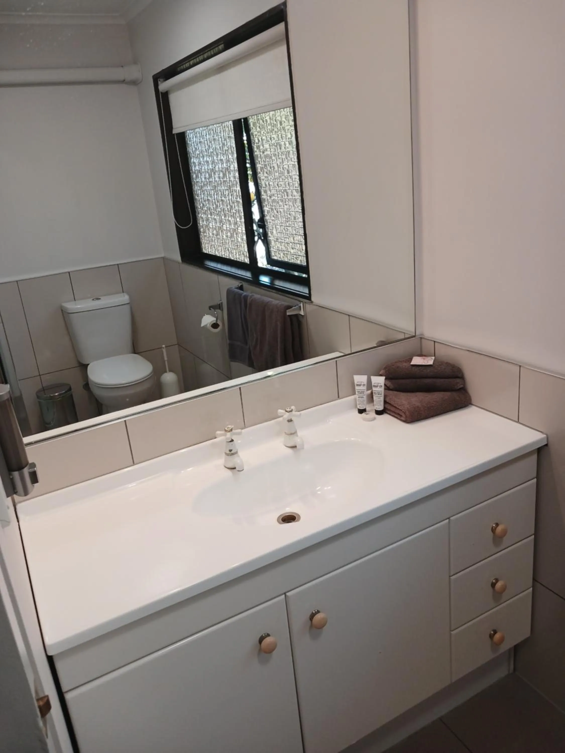 Bathroom in Palm City Motor Inn