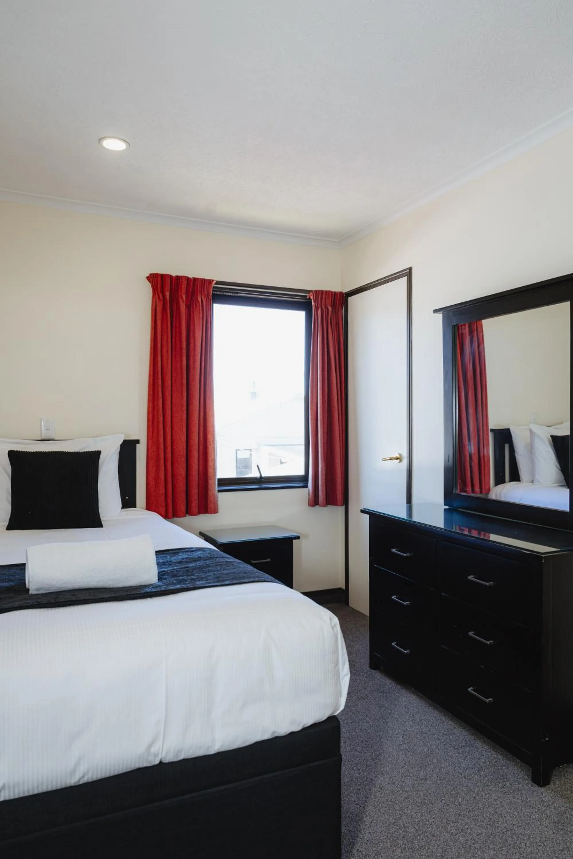 Bed in Palm City Motor Inn