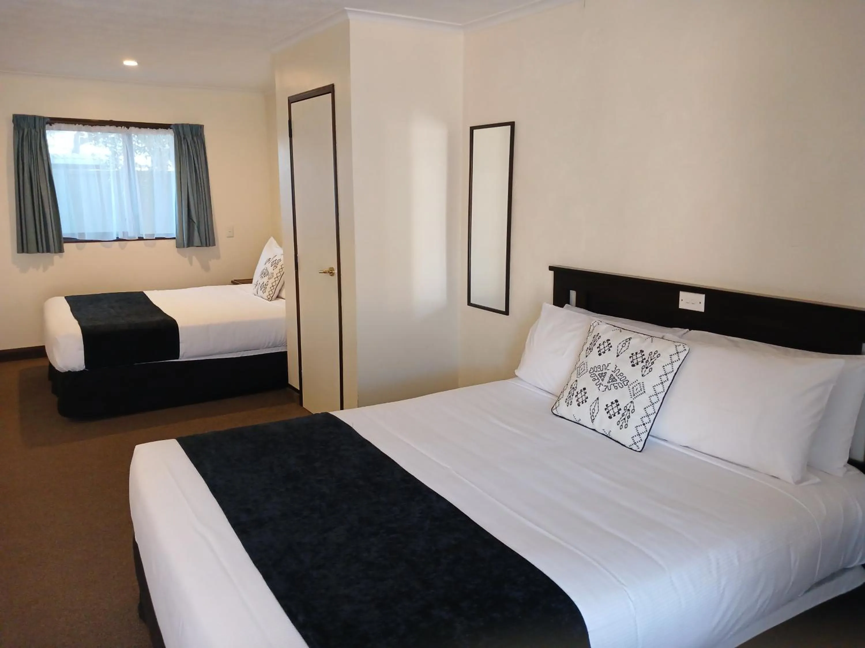 Bed in Palm City Motor Inn