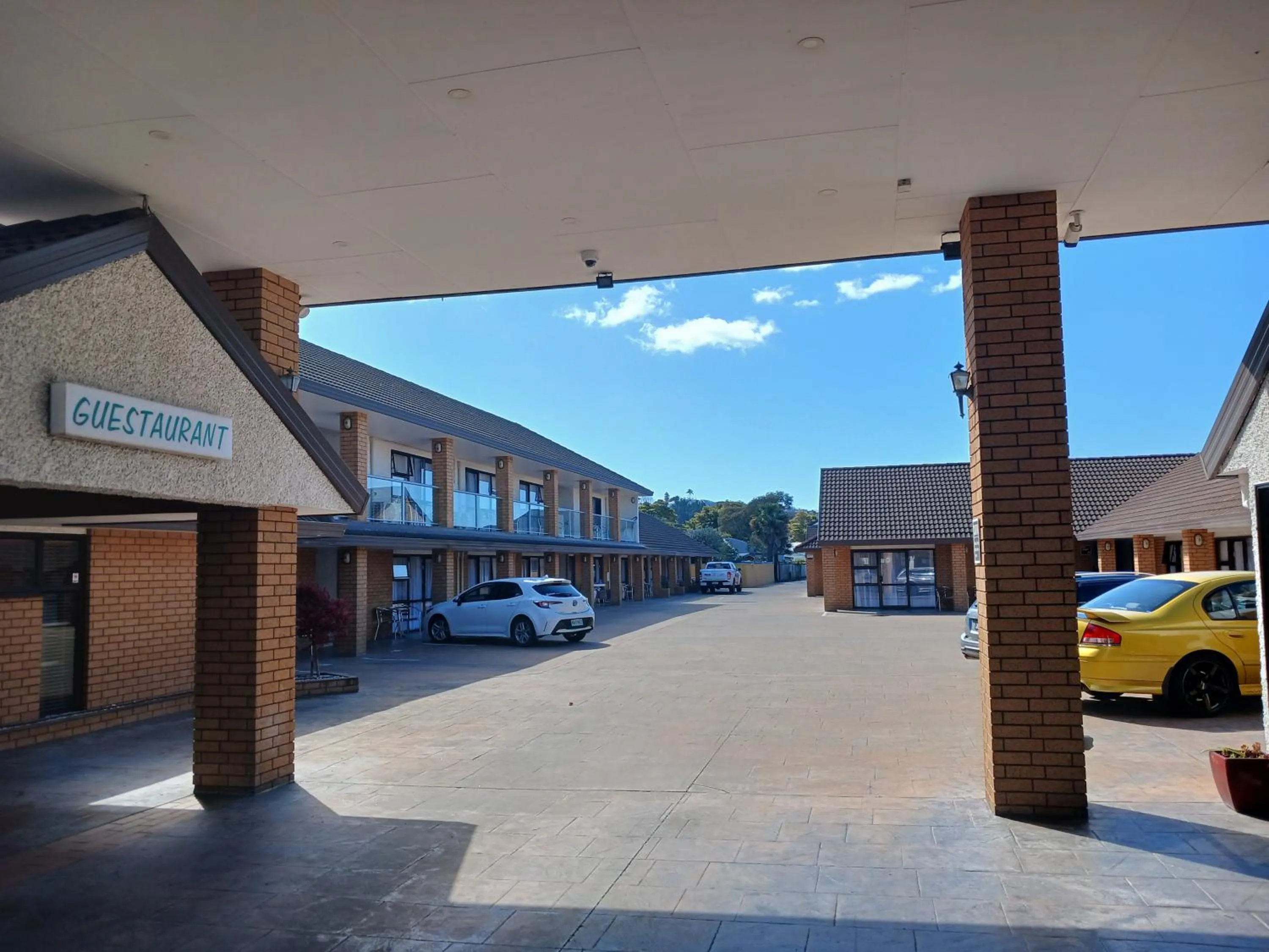 Property building in Palm City Motor Inn