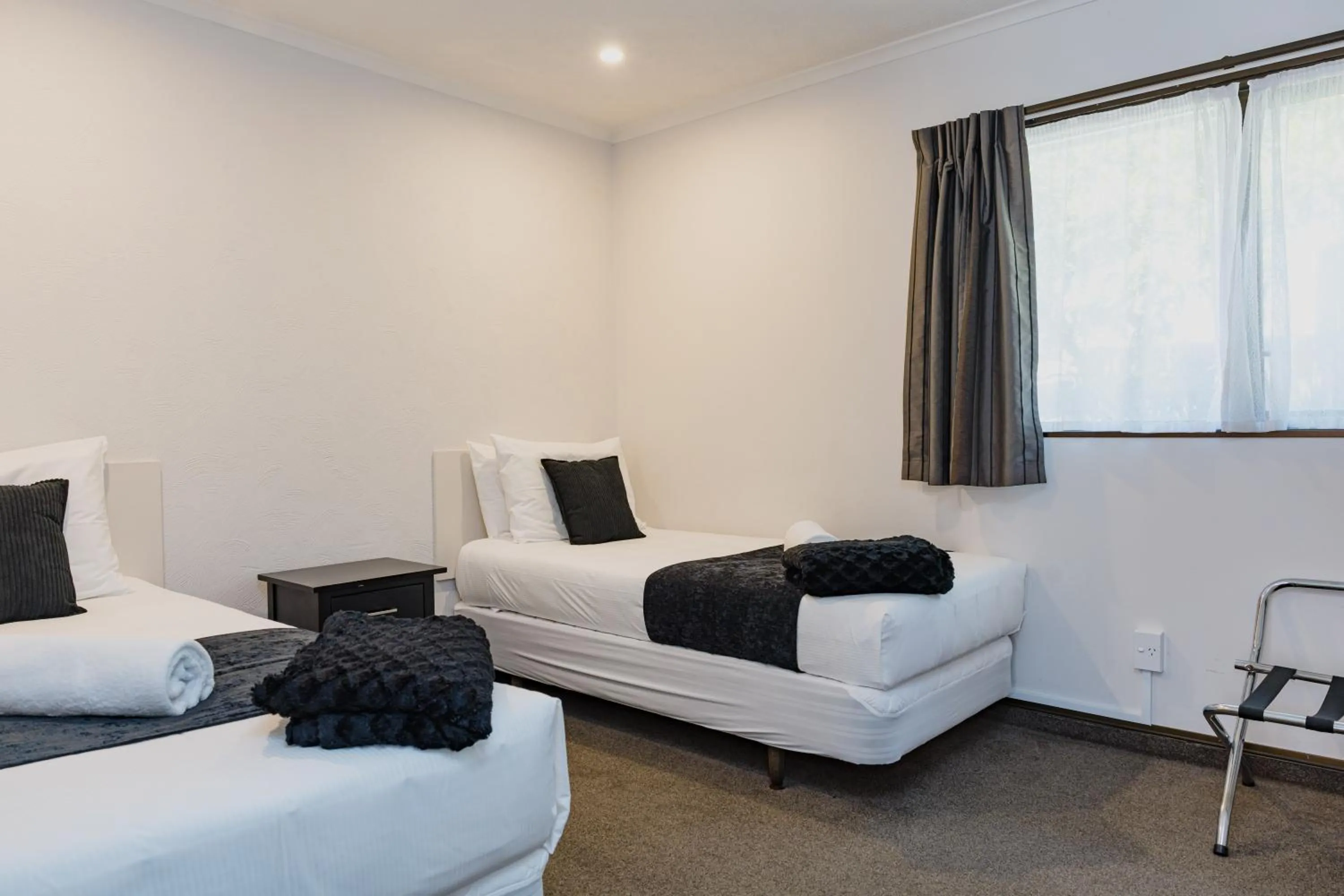 Bed in Palm City Motor Inn