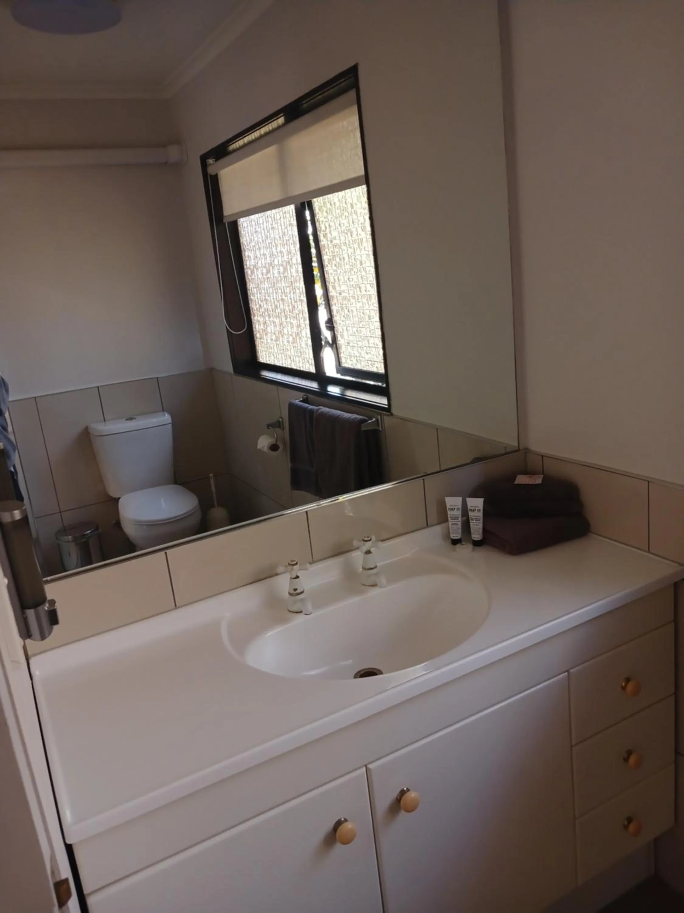 Bathroom in Palm City Motor Inn