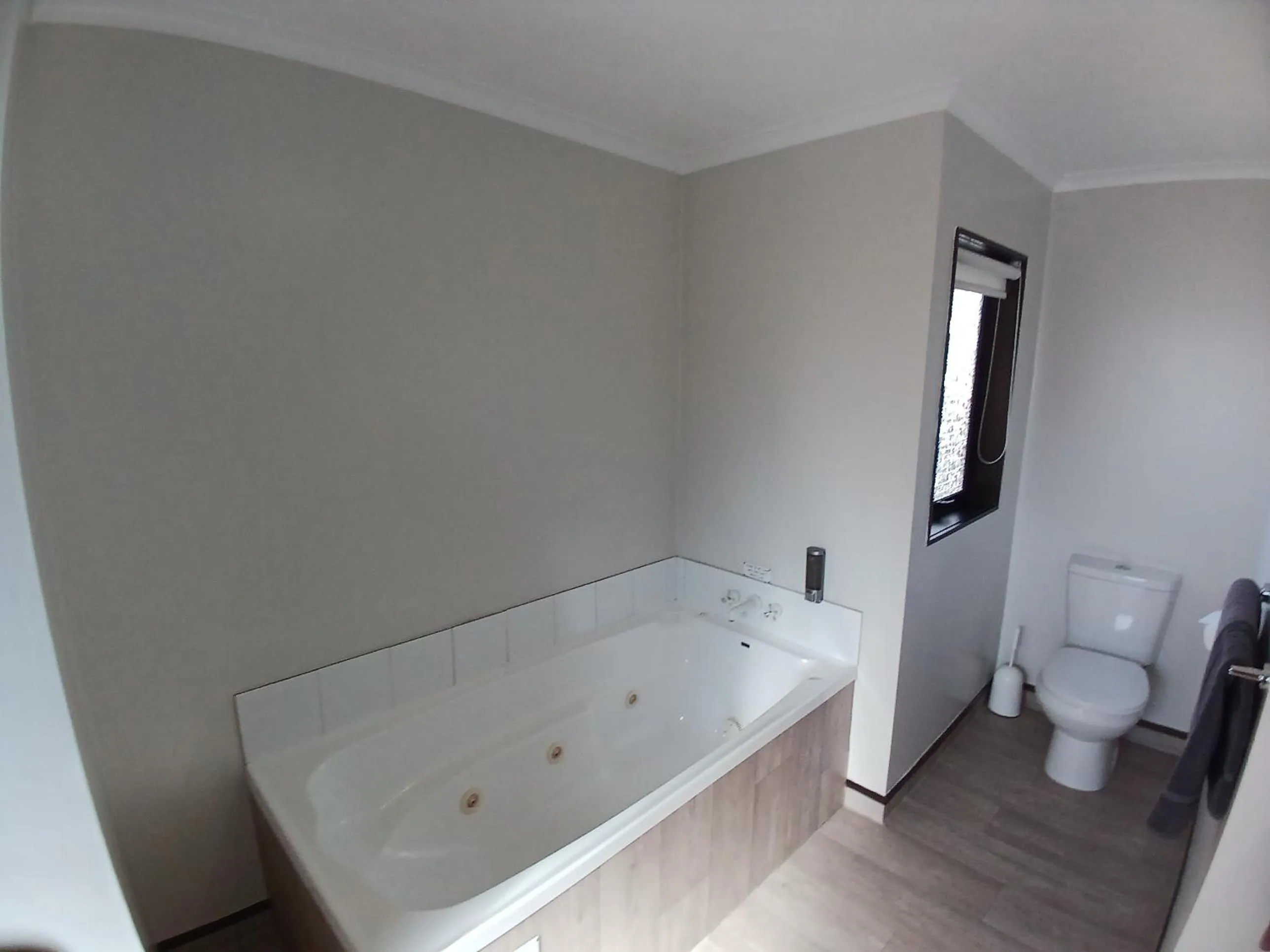 Bathroom in Palm City Motor Inn