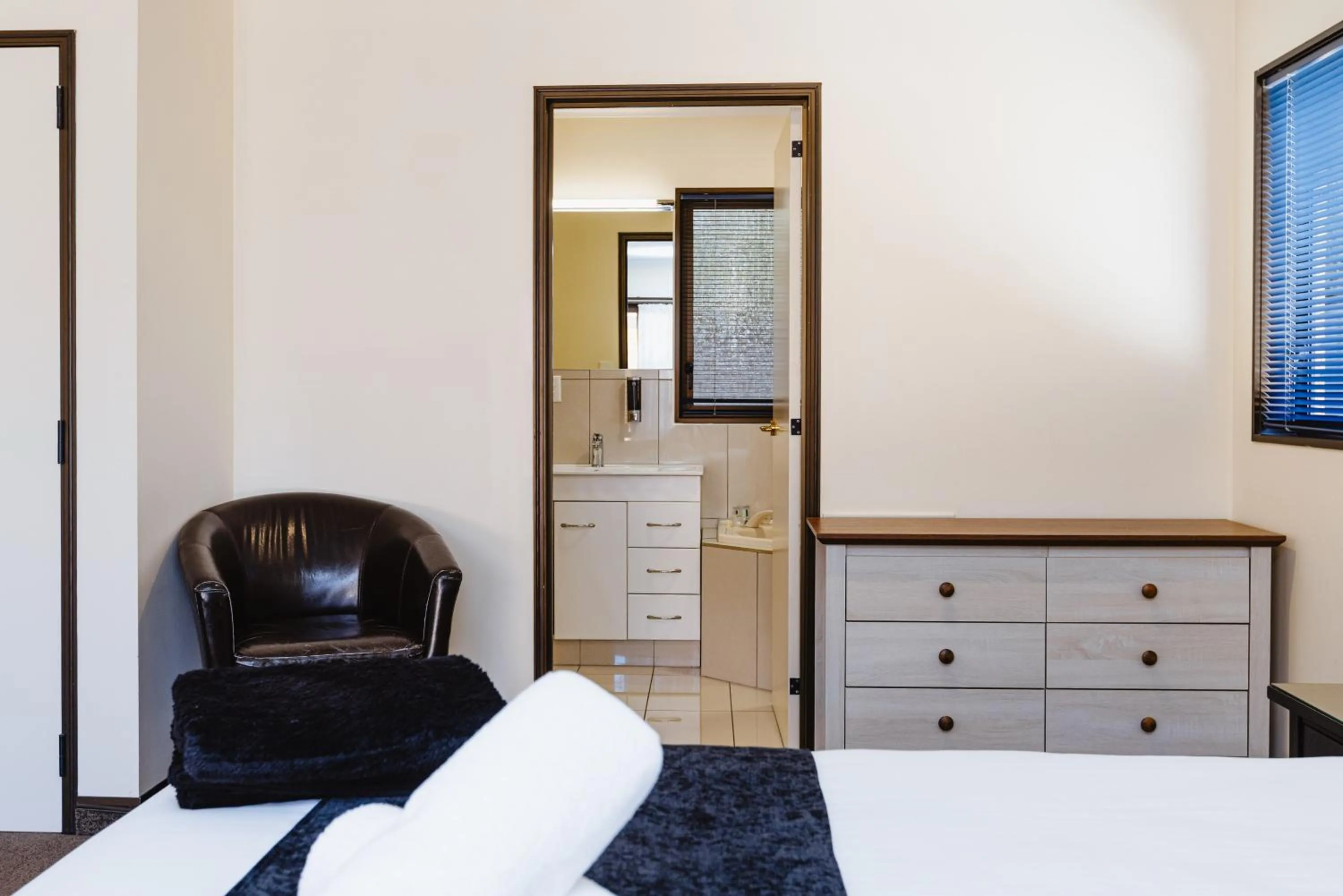 Bed in Palm City Motor Inn