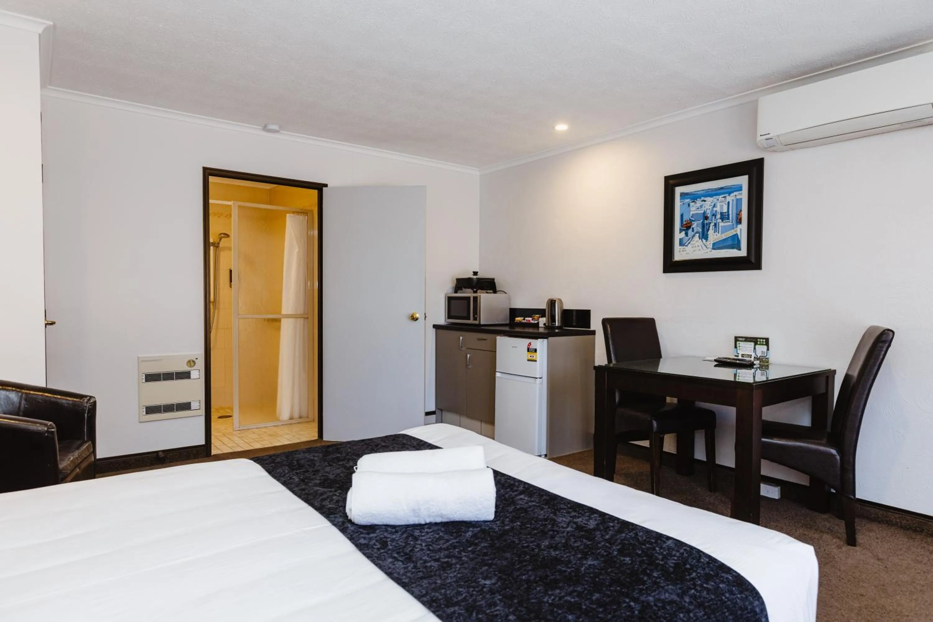 Bed in Palm City Motor Inn