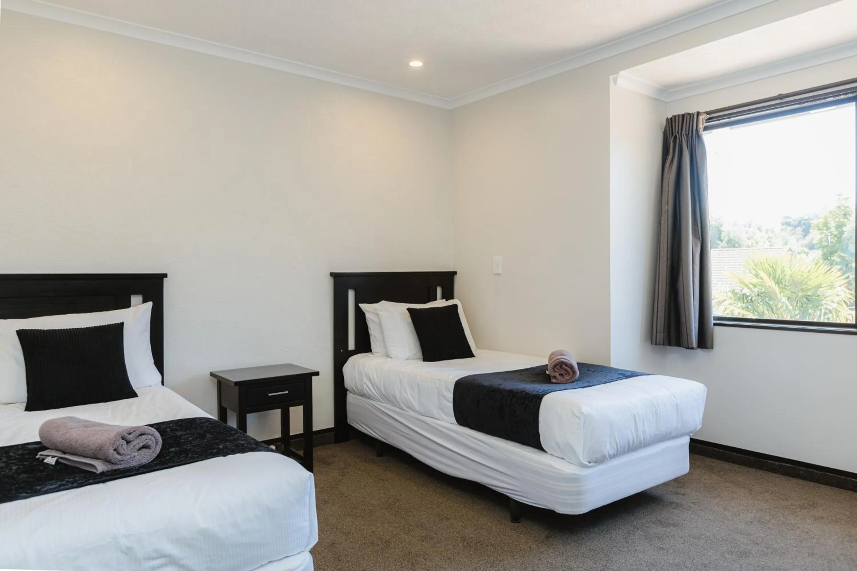 Bed in Palm City Motor Inn