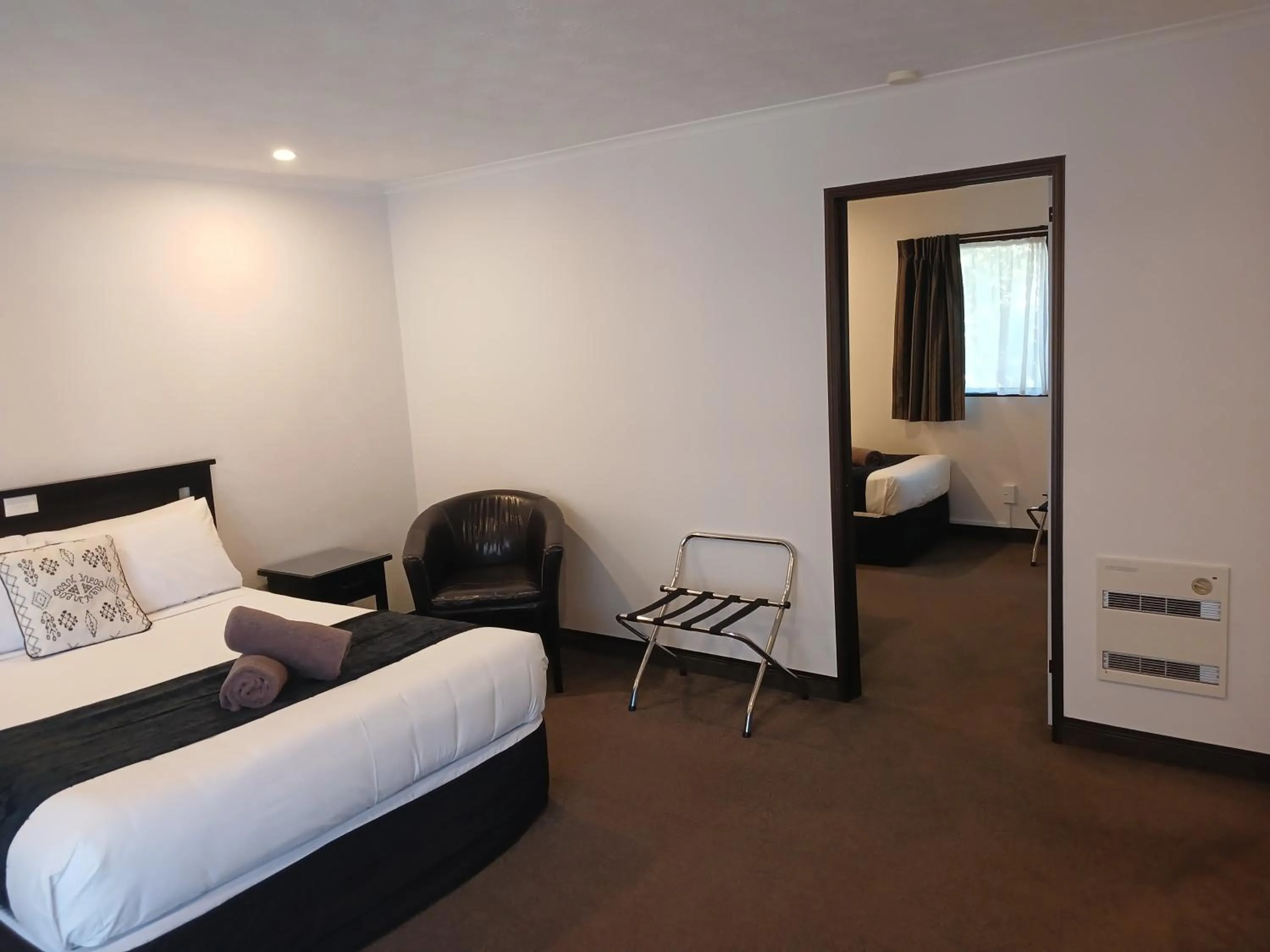 Bed in Palm City Motor Inn