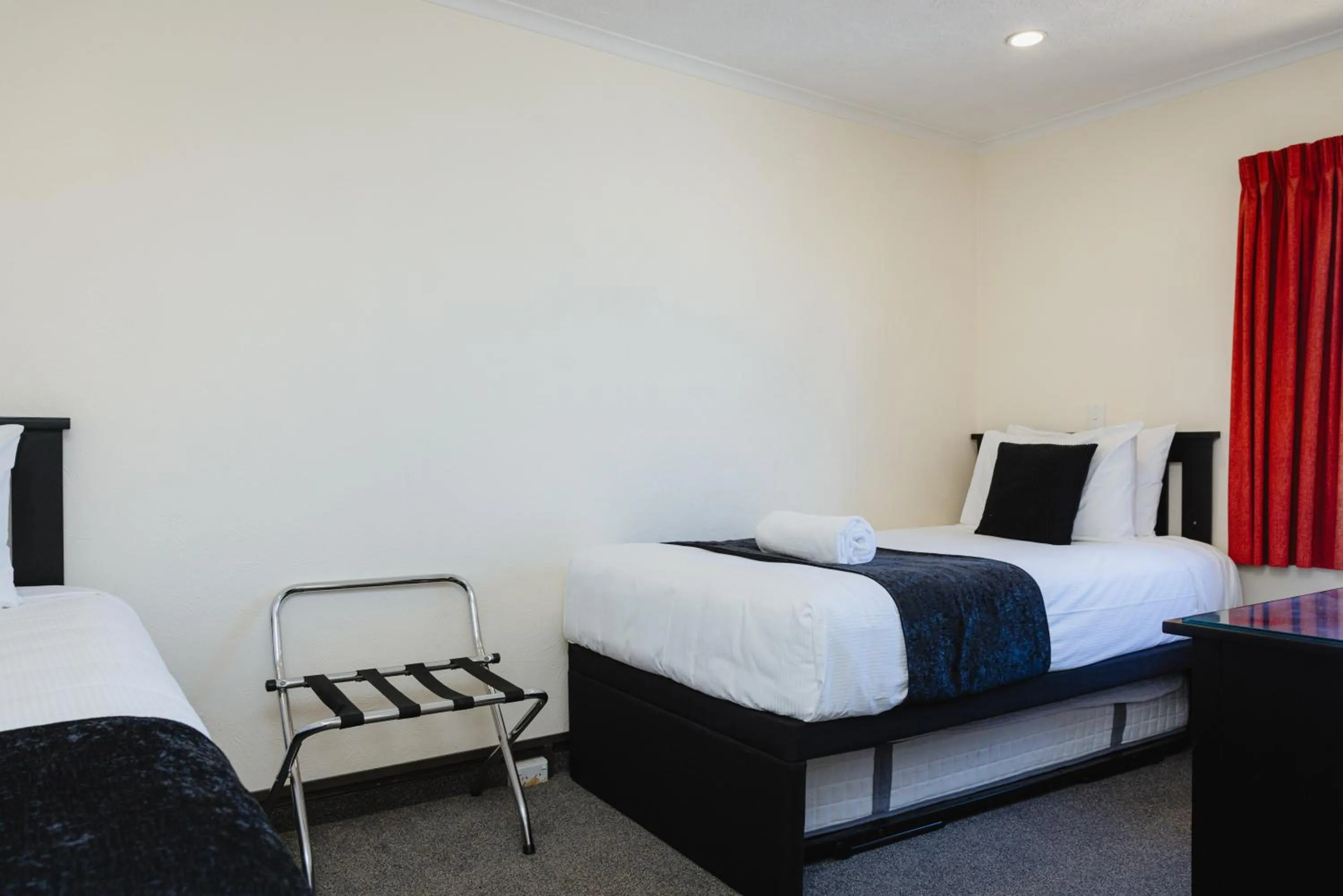 Bed in Palm City Motor Inn