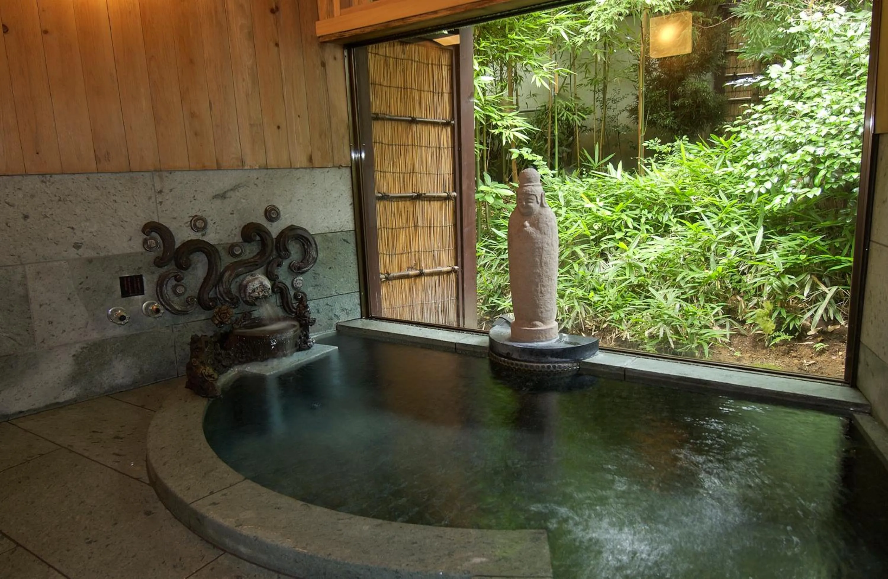 Hot Spring Bath in Hanafubuki