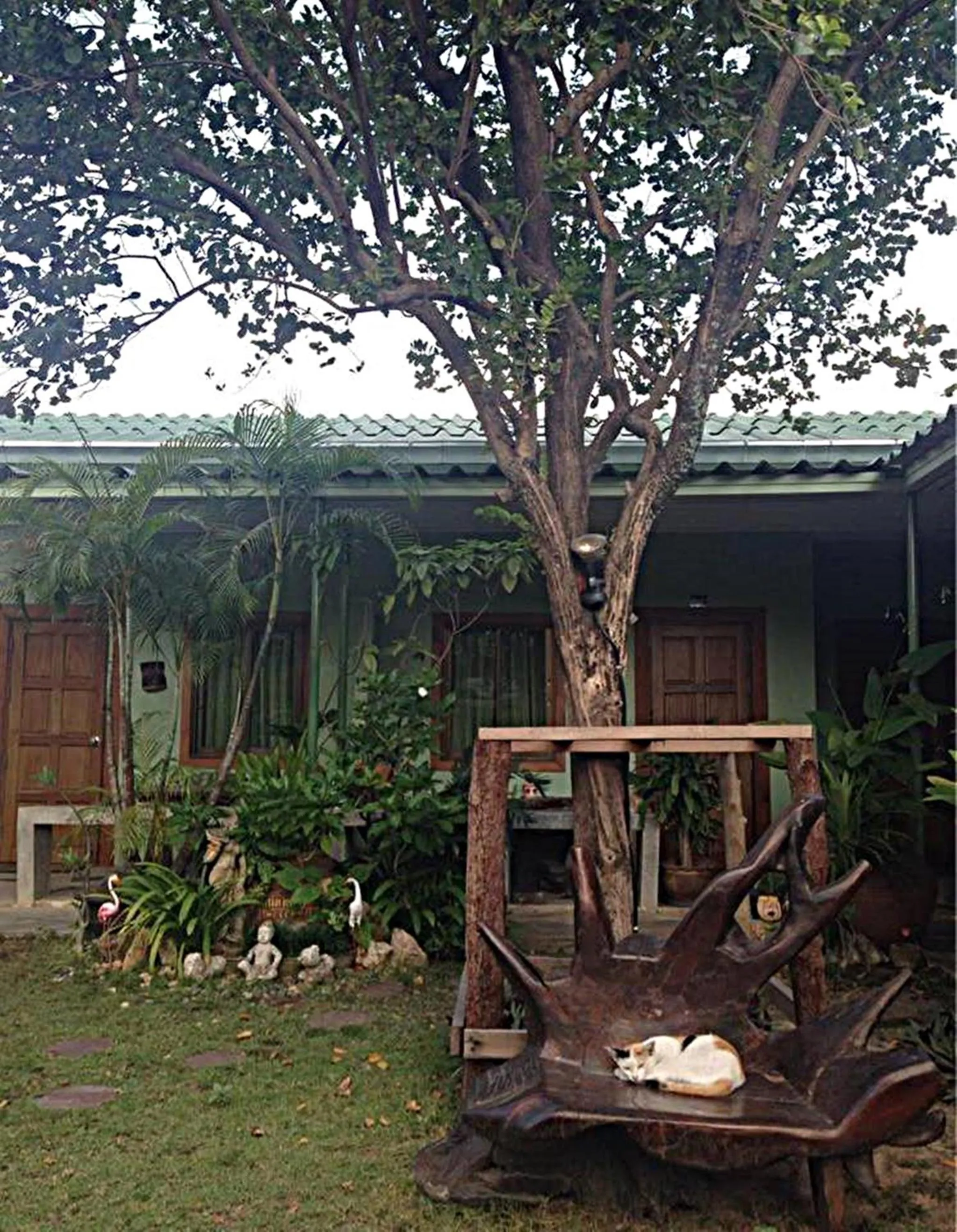 Garden in Baan Sala Lung Dam - Fisherman Village