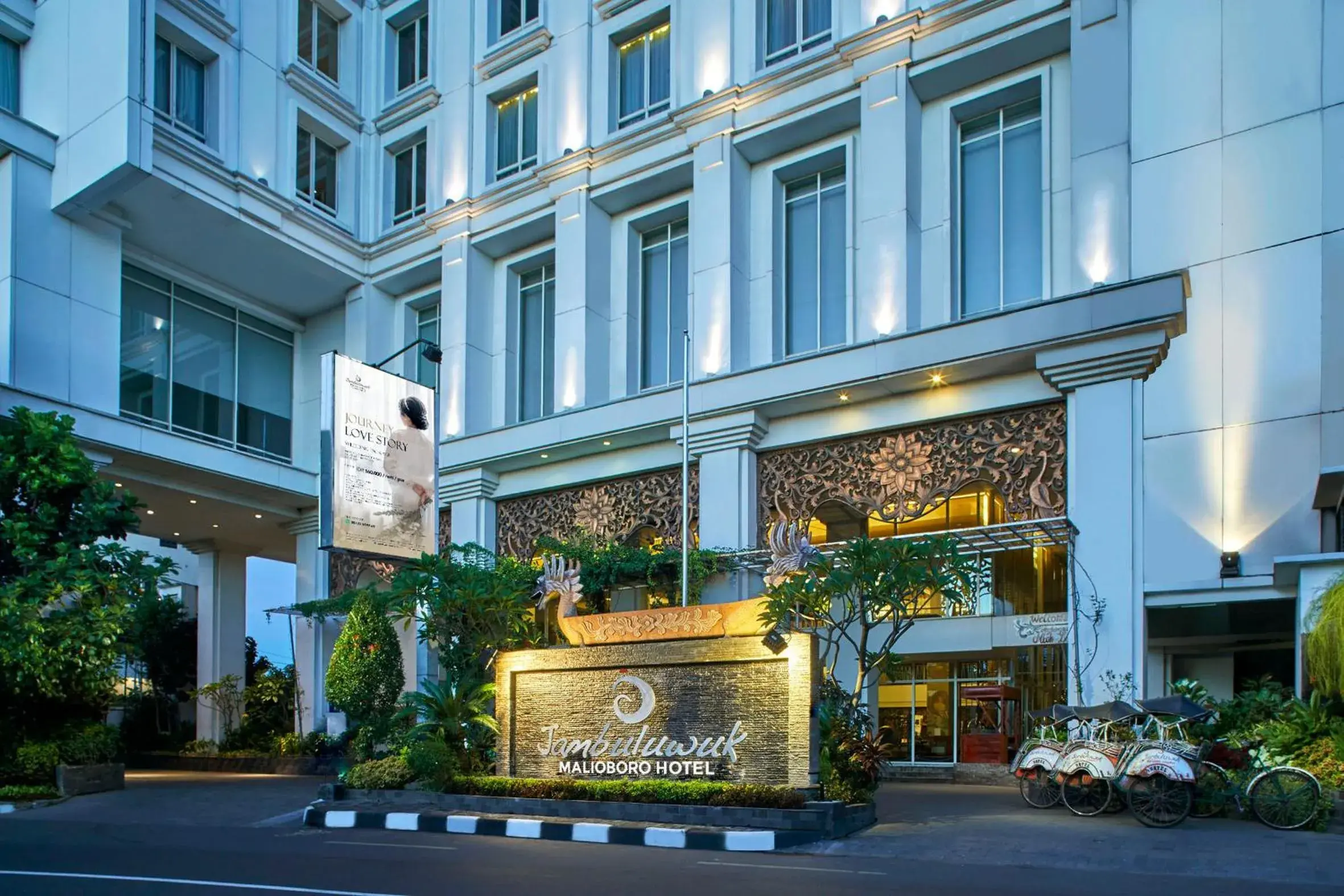 Property building in Jambuluwuk Malioboro Hotel Yogyakarta Property building in Jambuluwuk Malioboro Hotel Yogyakarta