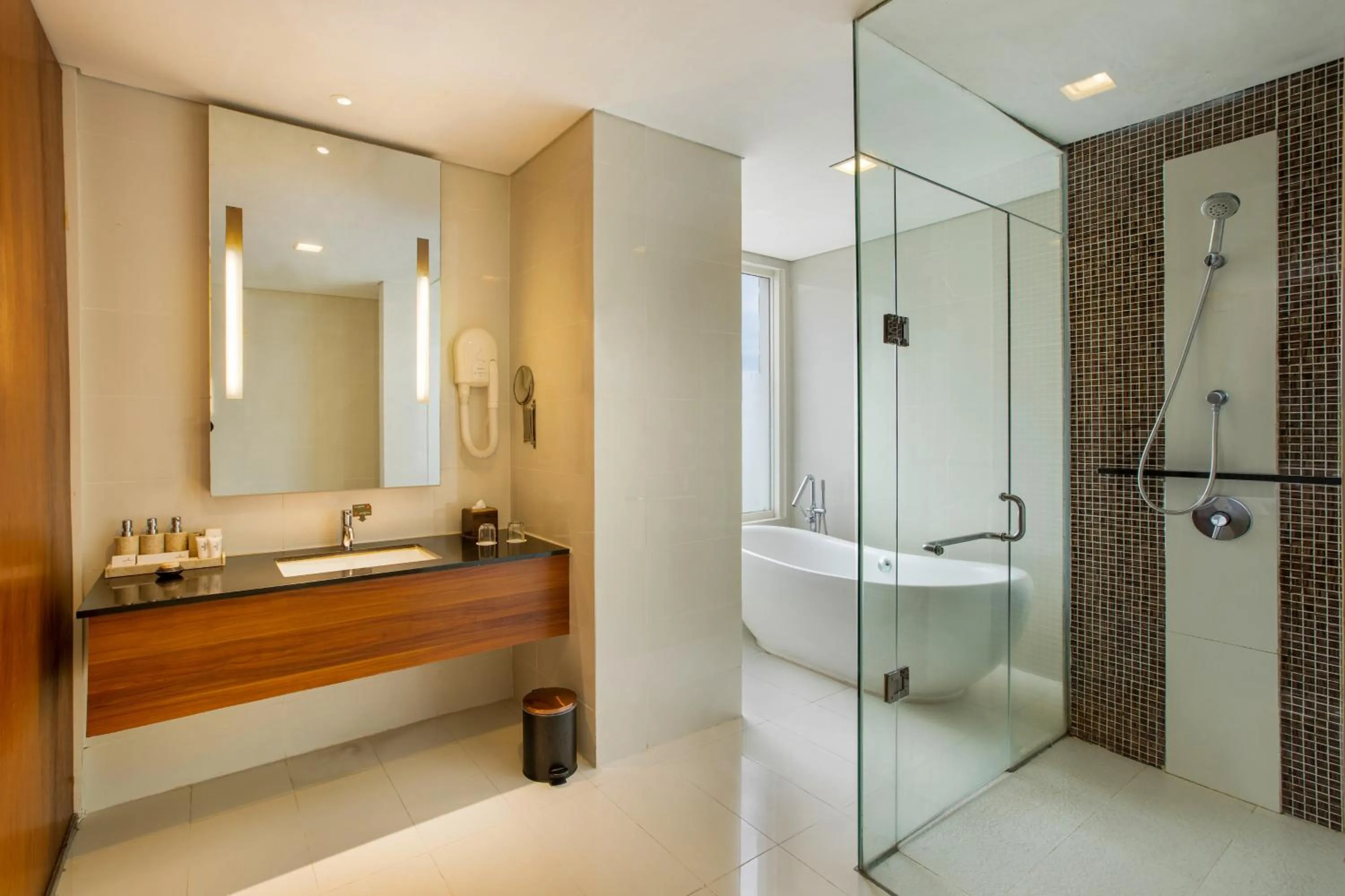 Bathroom in Jambuluwuk Malioboro Hotel Yogyakarta