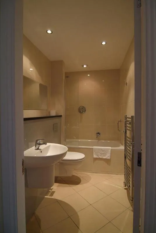 Bathroom in Kensington Hotel