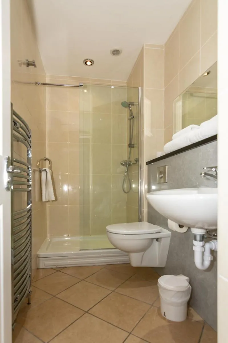 Bathroom in Kensington Hotel