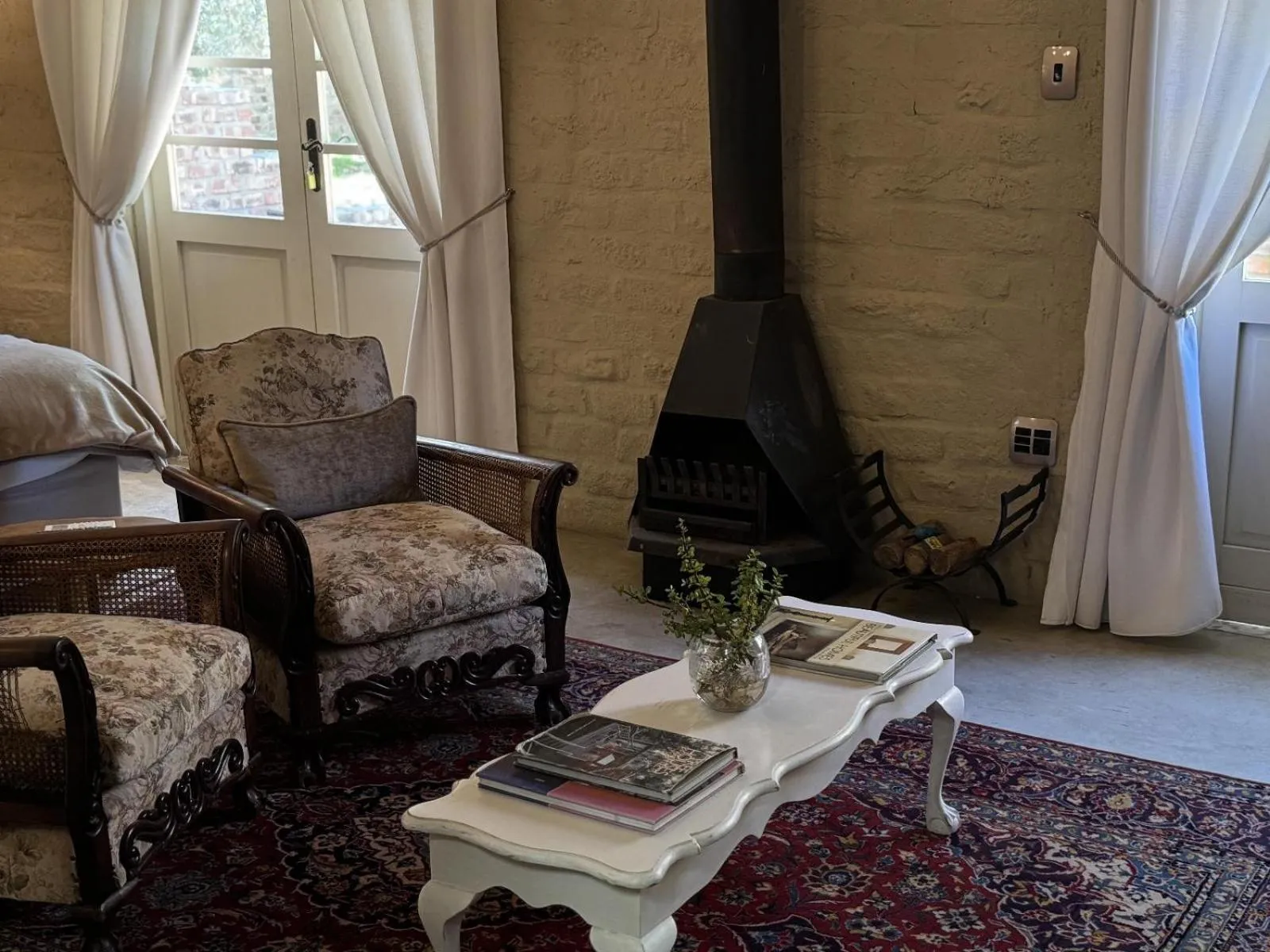 Seating area in Hartland Garden Suite