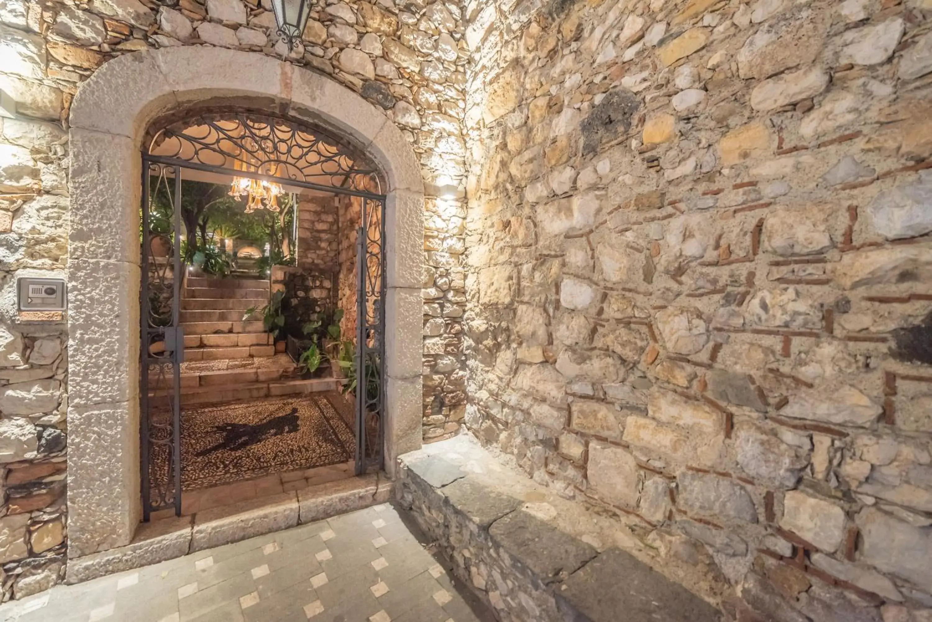 Facade/entrance in Médousa Bistrot & Suites Facade/entrance in Médousa Bistrot & Suites