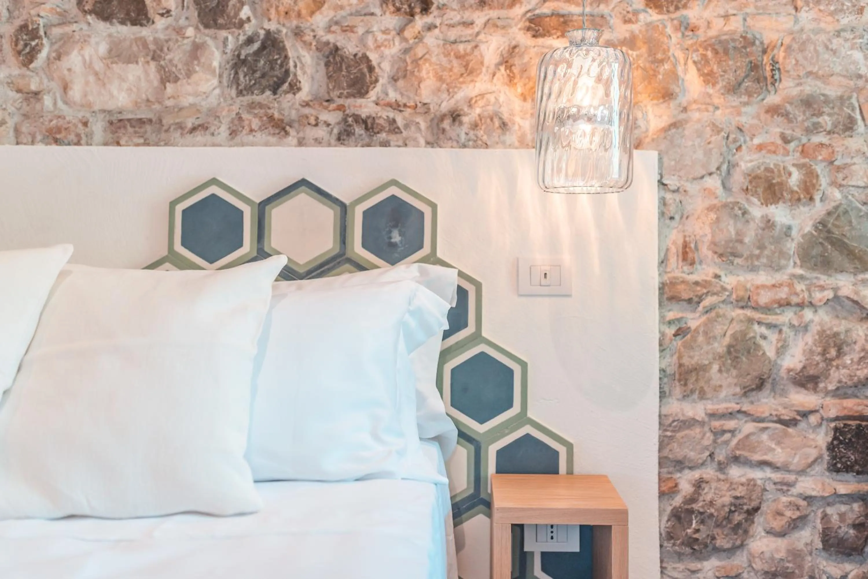 Decorative detail, Bed in Médousa Bistrot & Suites