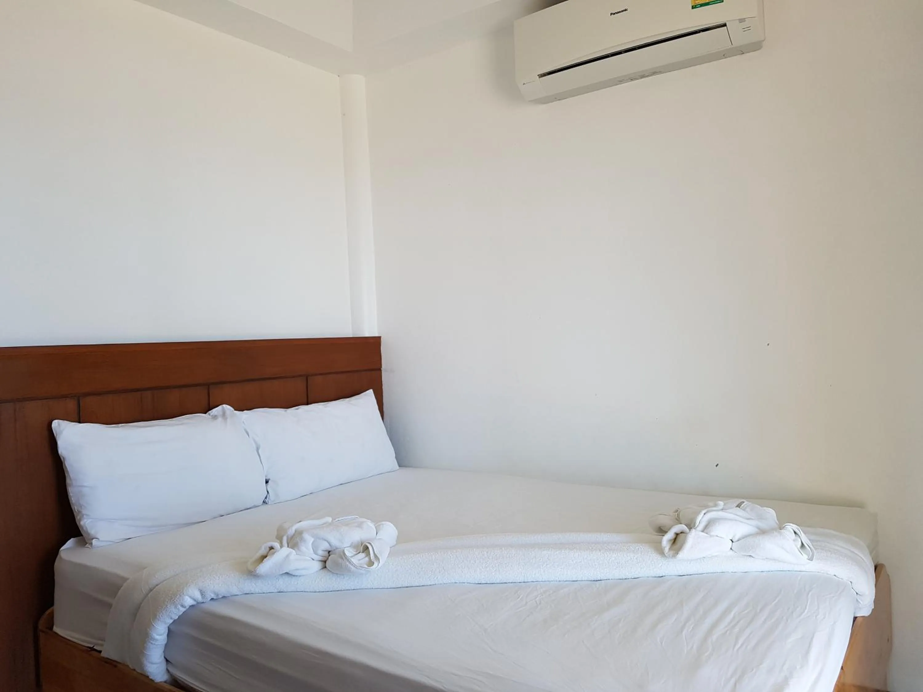 Bed in Mac's Bay Resort