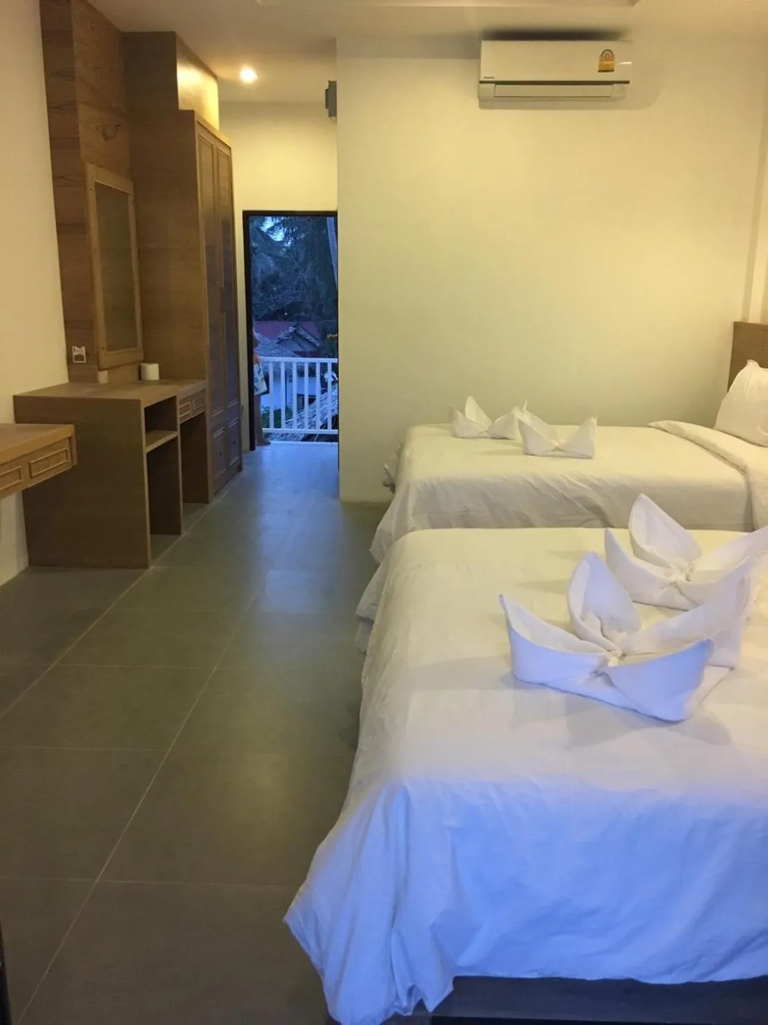 Bedroom, Bed in Mac's Bay Resort