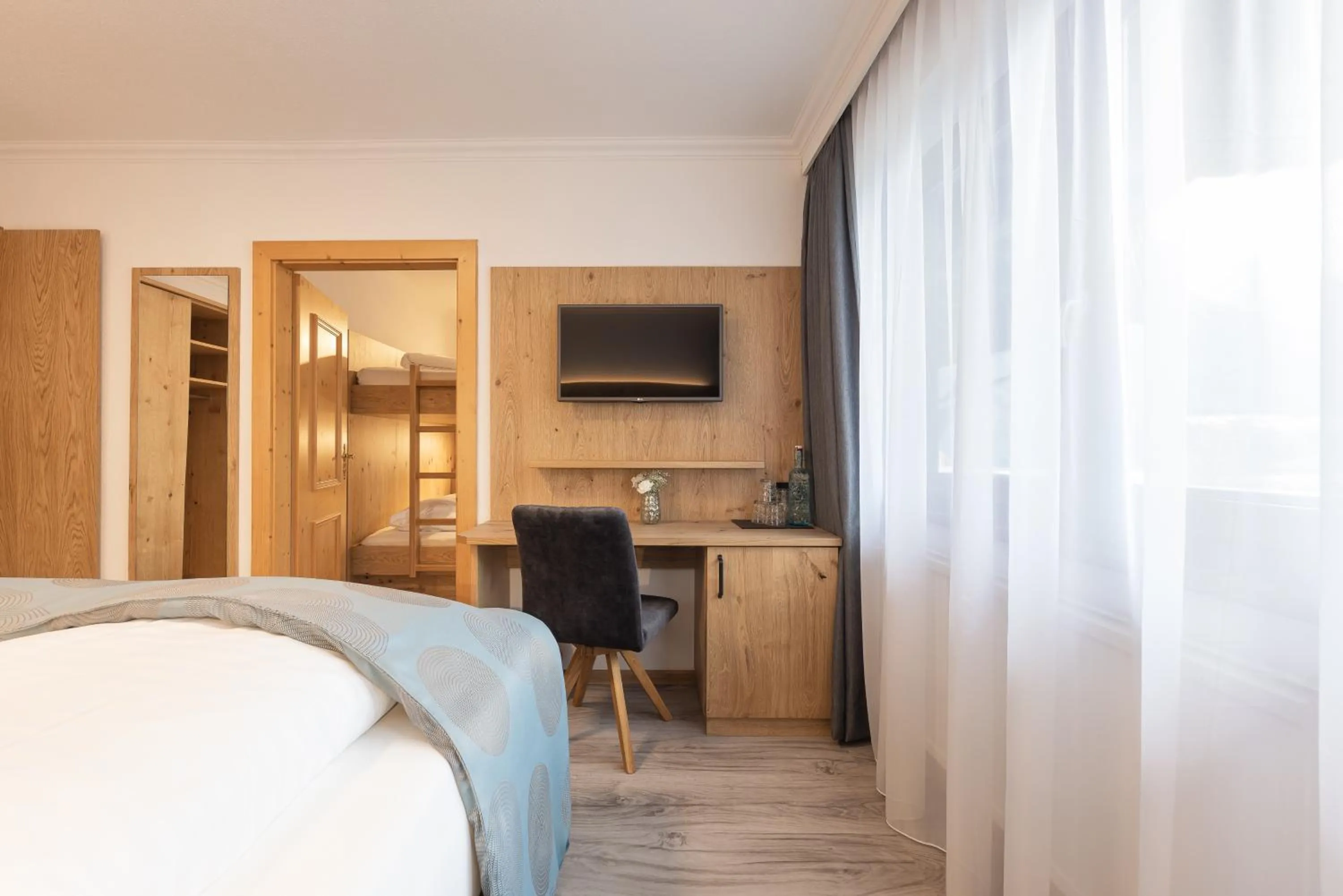 Property building, Bed in Hotel Alphof Stubaital