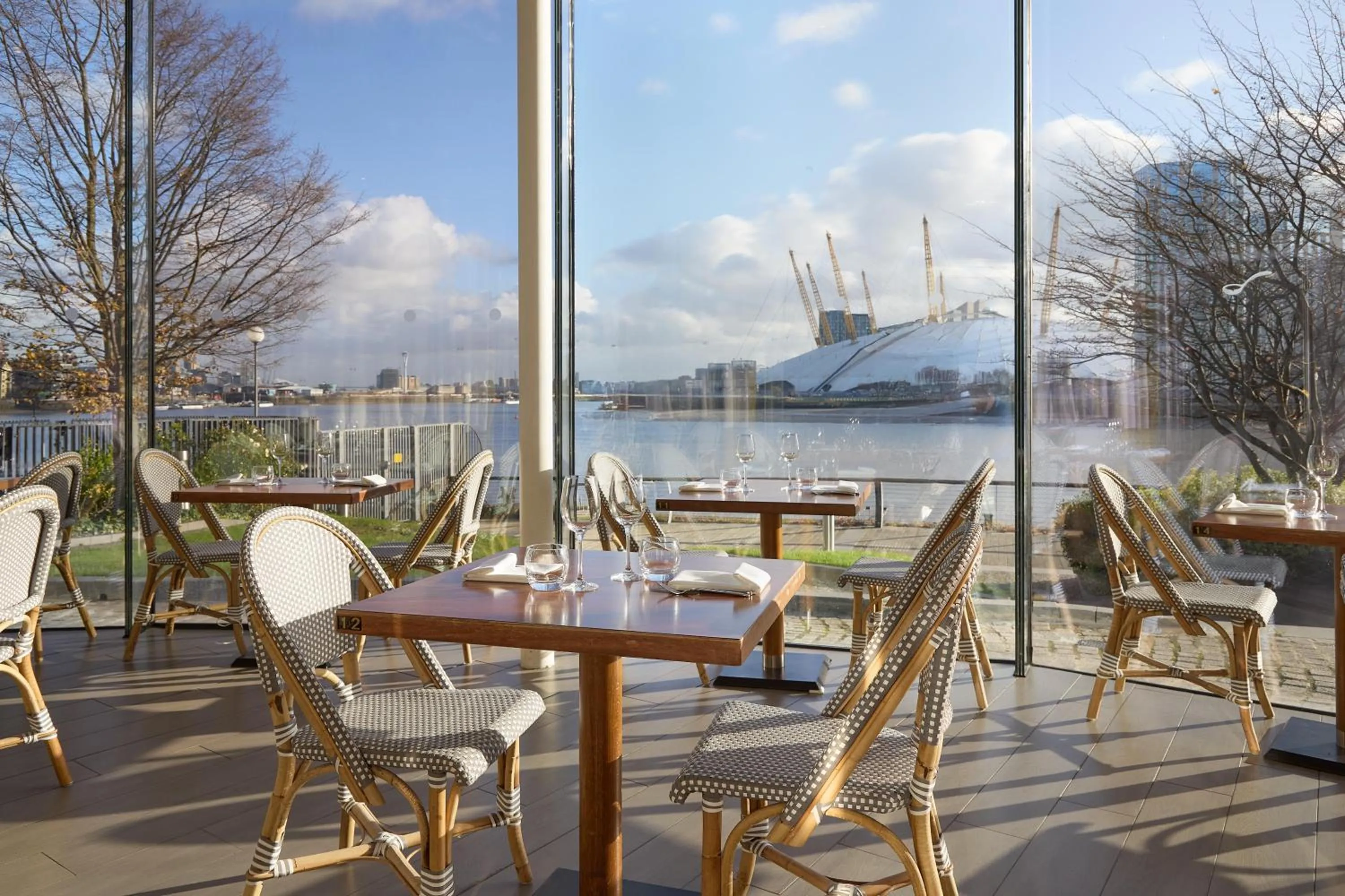 Restaurant/places to eat in Radisson Blu Hotel, London Canary Wharf East