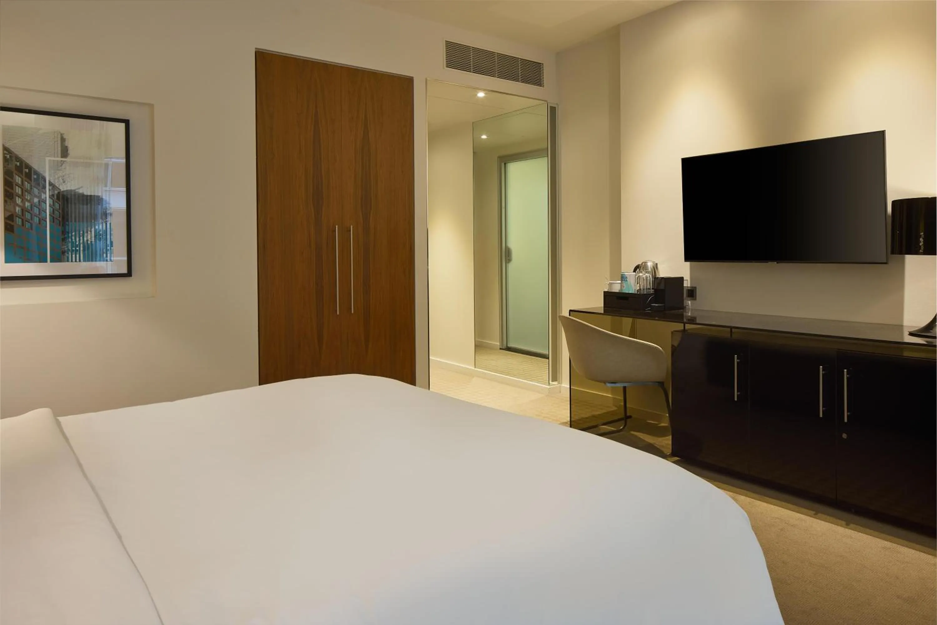 Bedroom, Bed in Radisson Blu Hotel, London Canary Wharf East