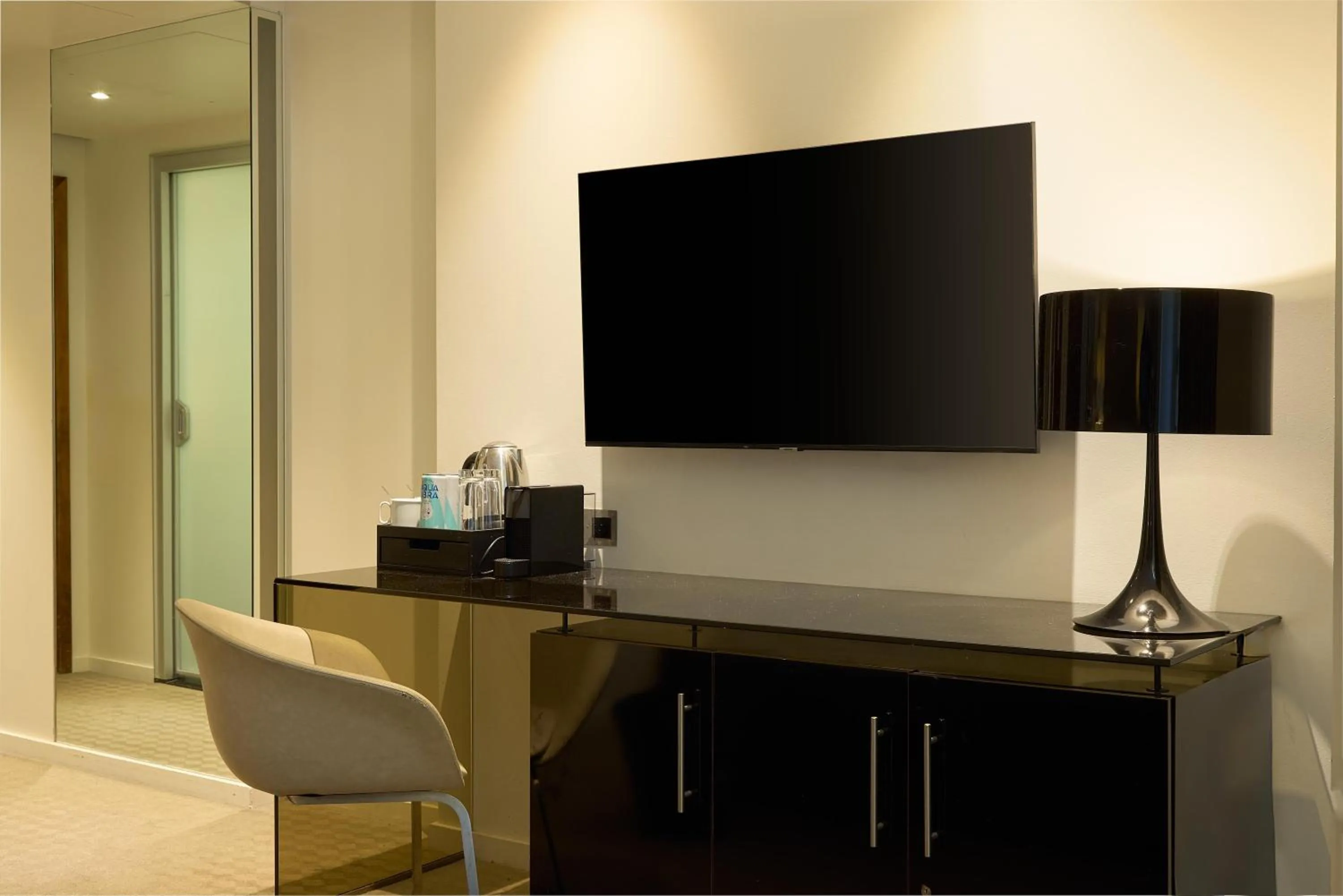 Bedroom in Radisson Blu Hotel, London Canary Wharf East