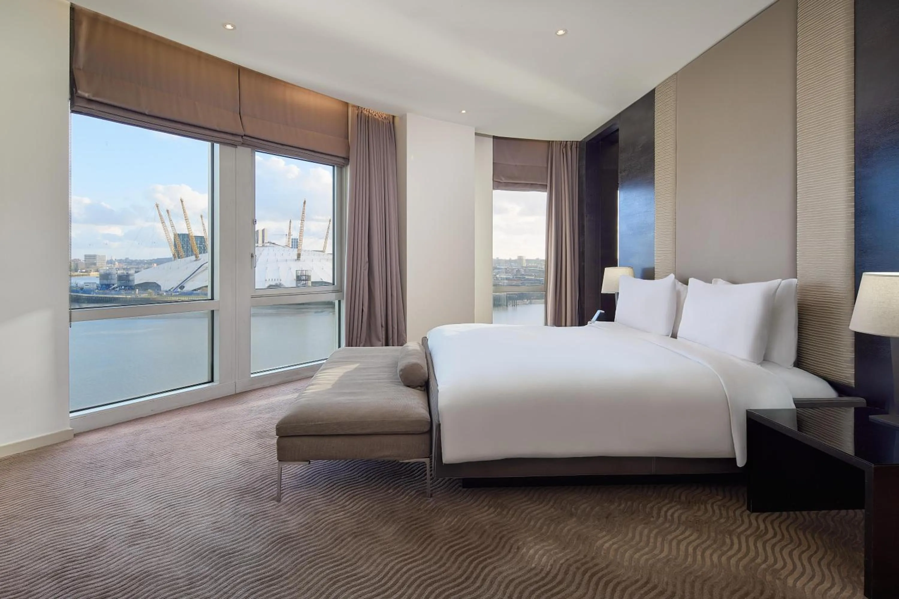 Photo of the whole room, Bed in Radisson Blu Hotel, London Canary Wharf East