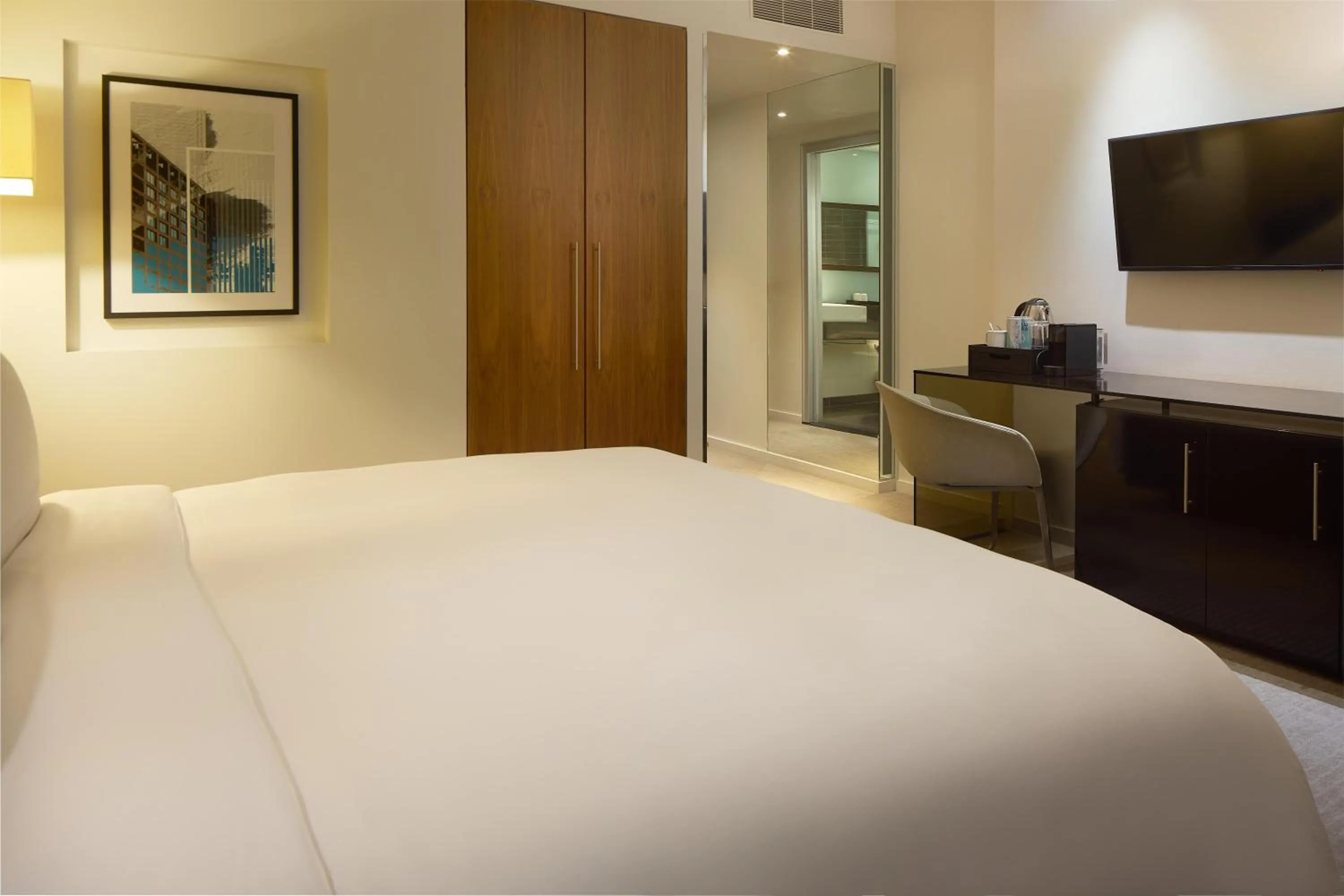 Bedroom, Bed in Radisson Blu Hotel, London Canary Wharf East