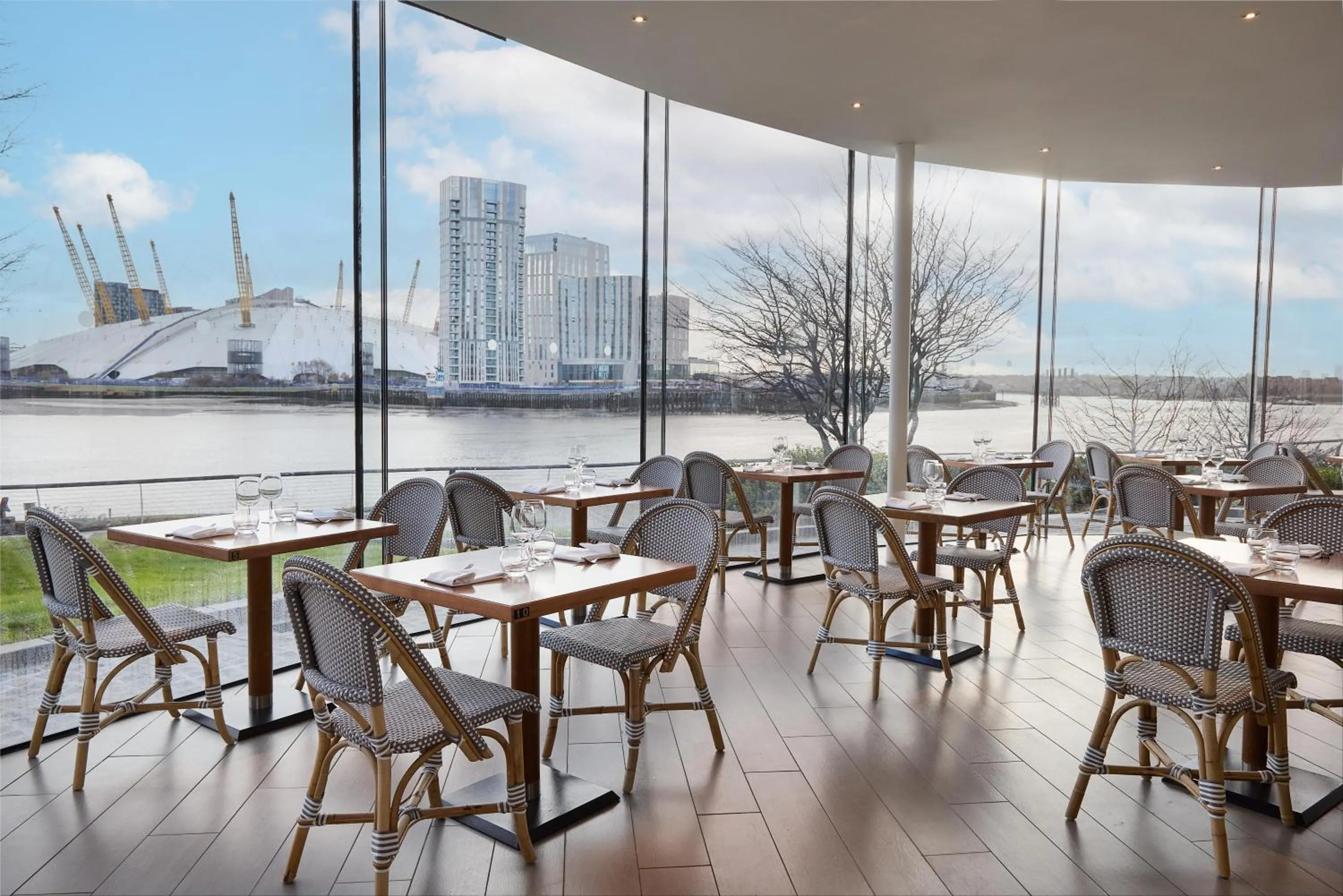 Restaurant/places to eat in Radisson Blu Hotel, London Canary Wharf East