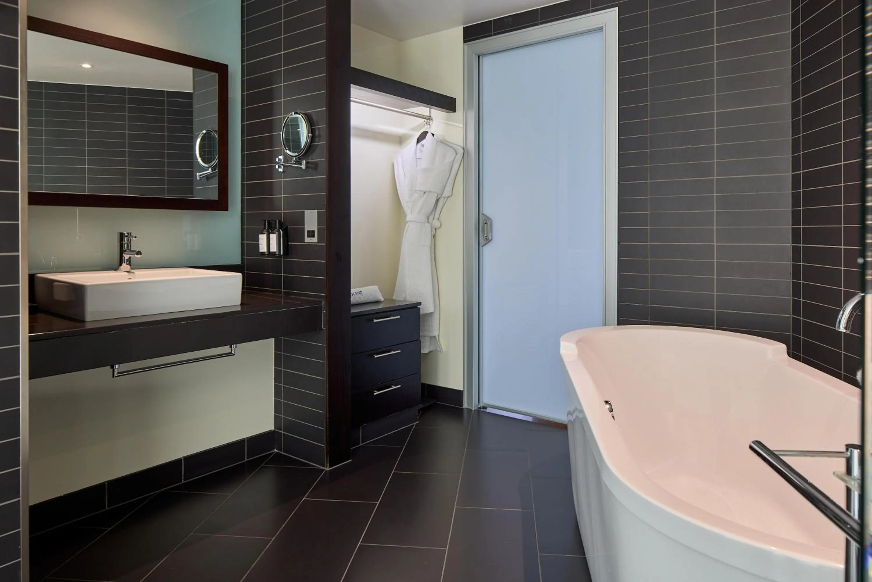 Bedroom in Radisson Blu Hotel, London Canary Wharf East