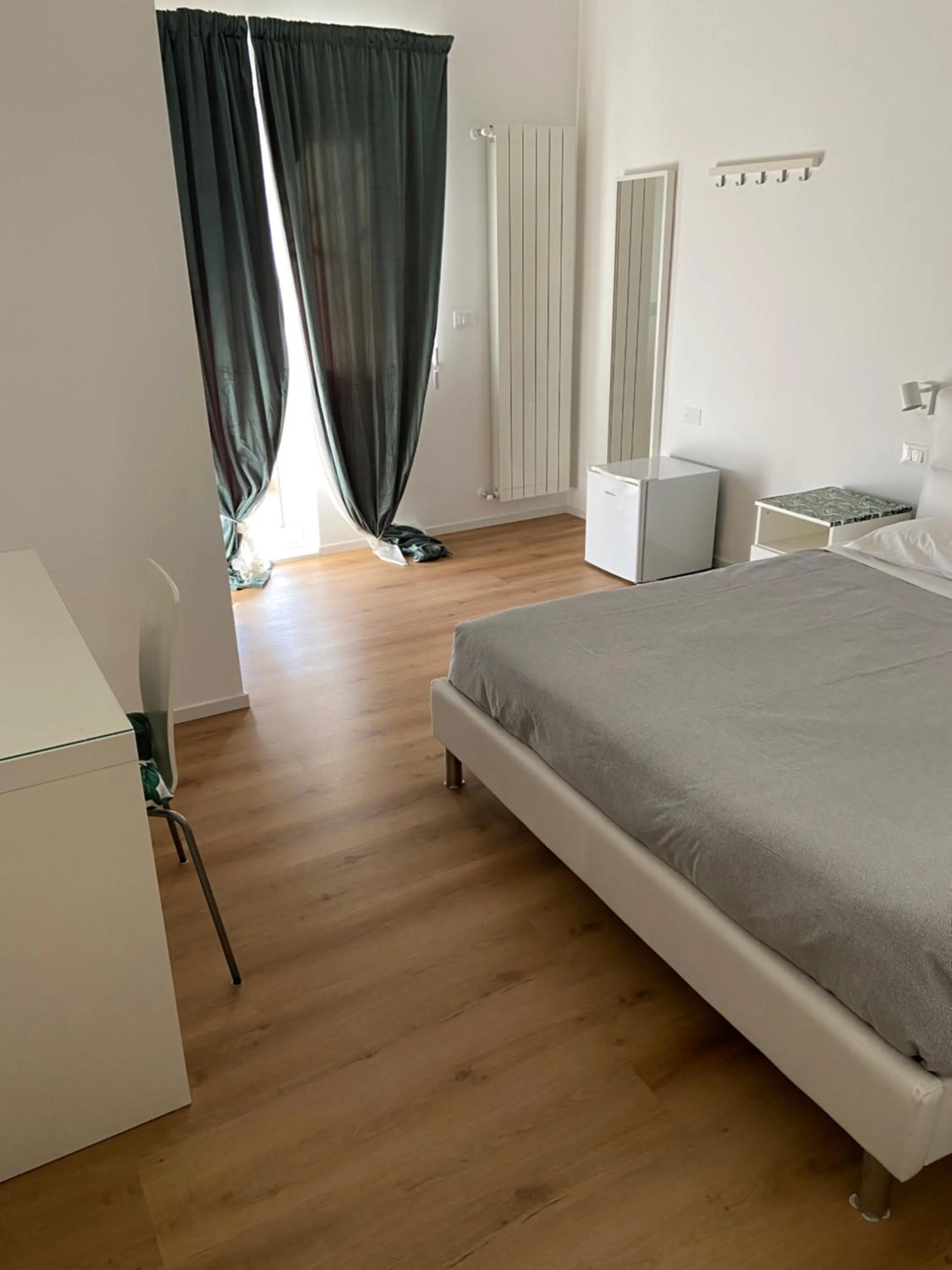 Photo of the whole room, Bed in New York B&B