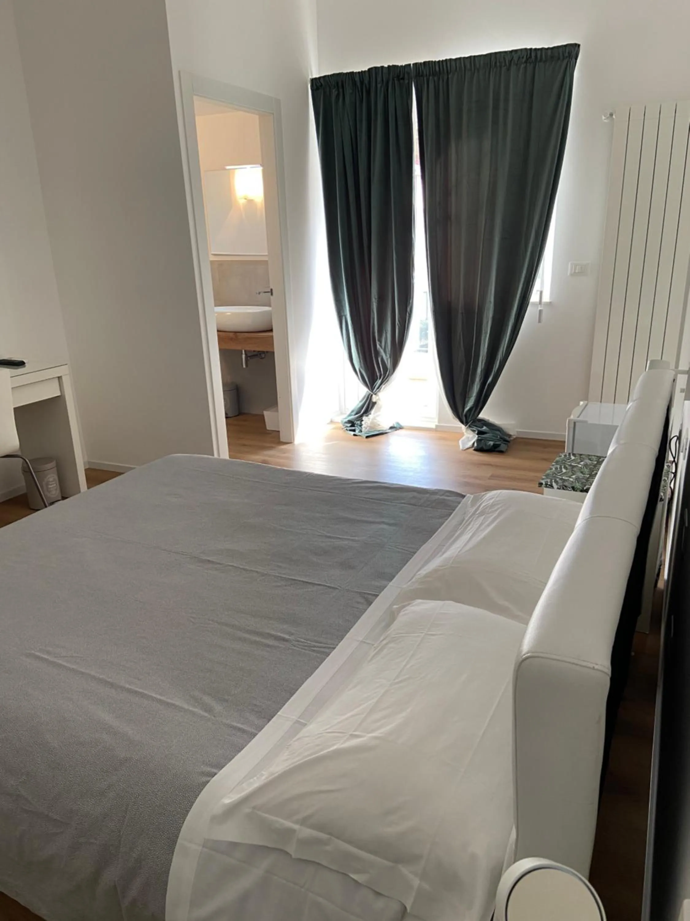 Photo of the whole room, Bed in New York B&B