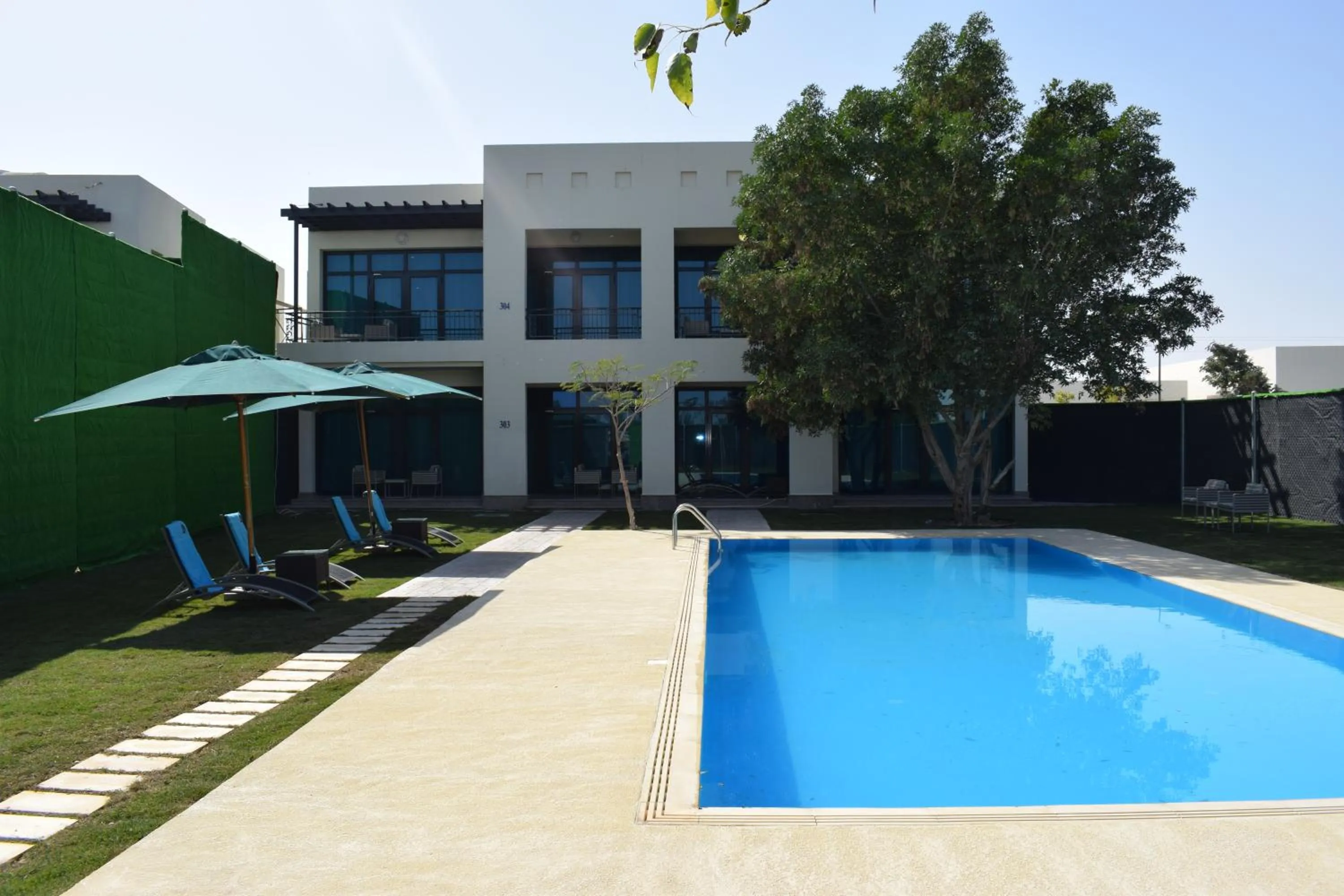 Swimming pool in Retaj Salwa Resort & Spa