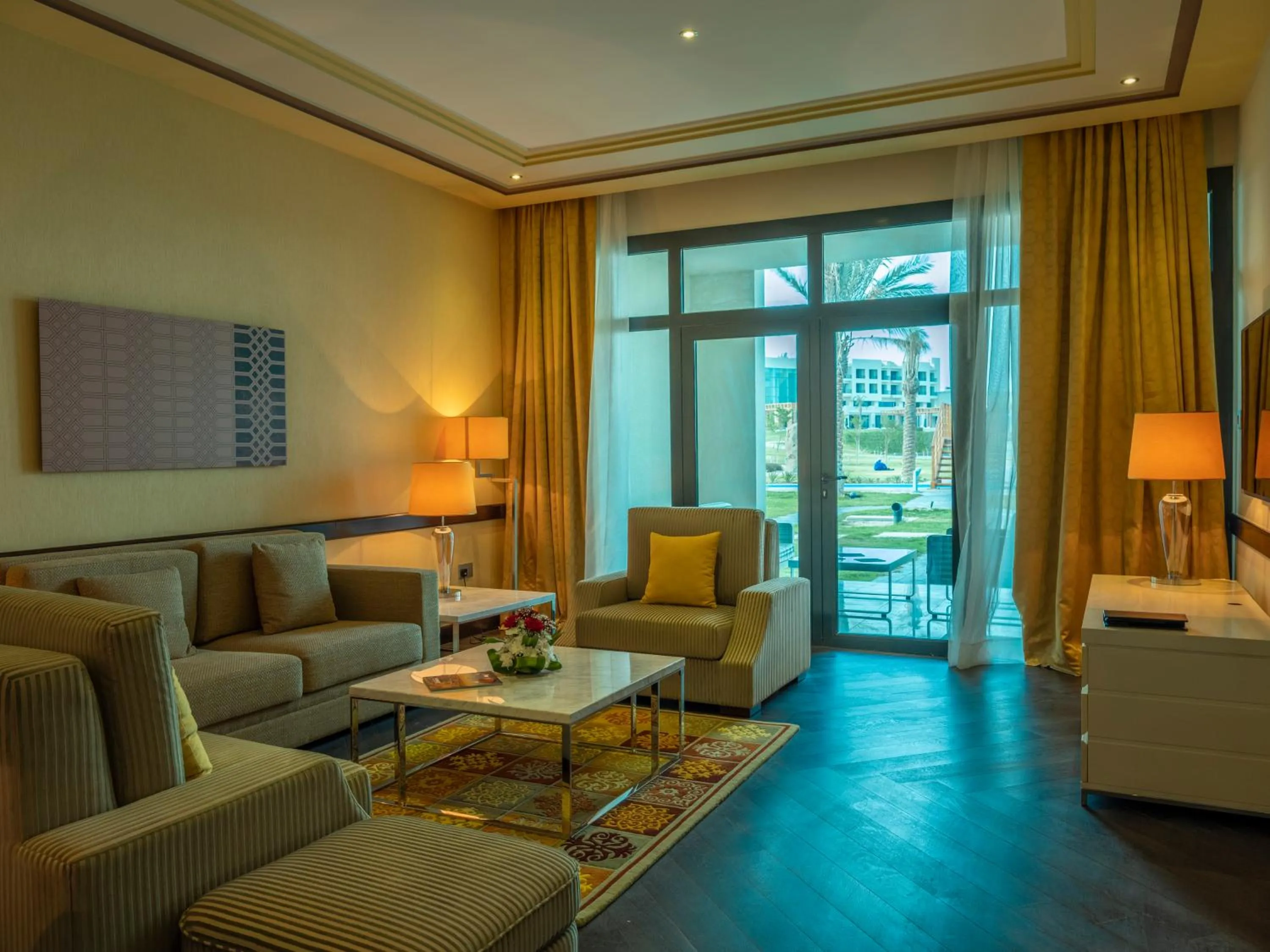 Living room in Retaj Salwa Resort & Spa