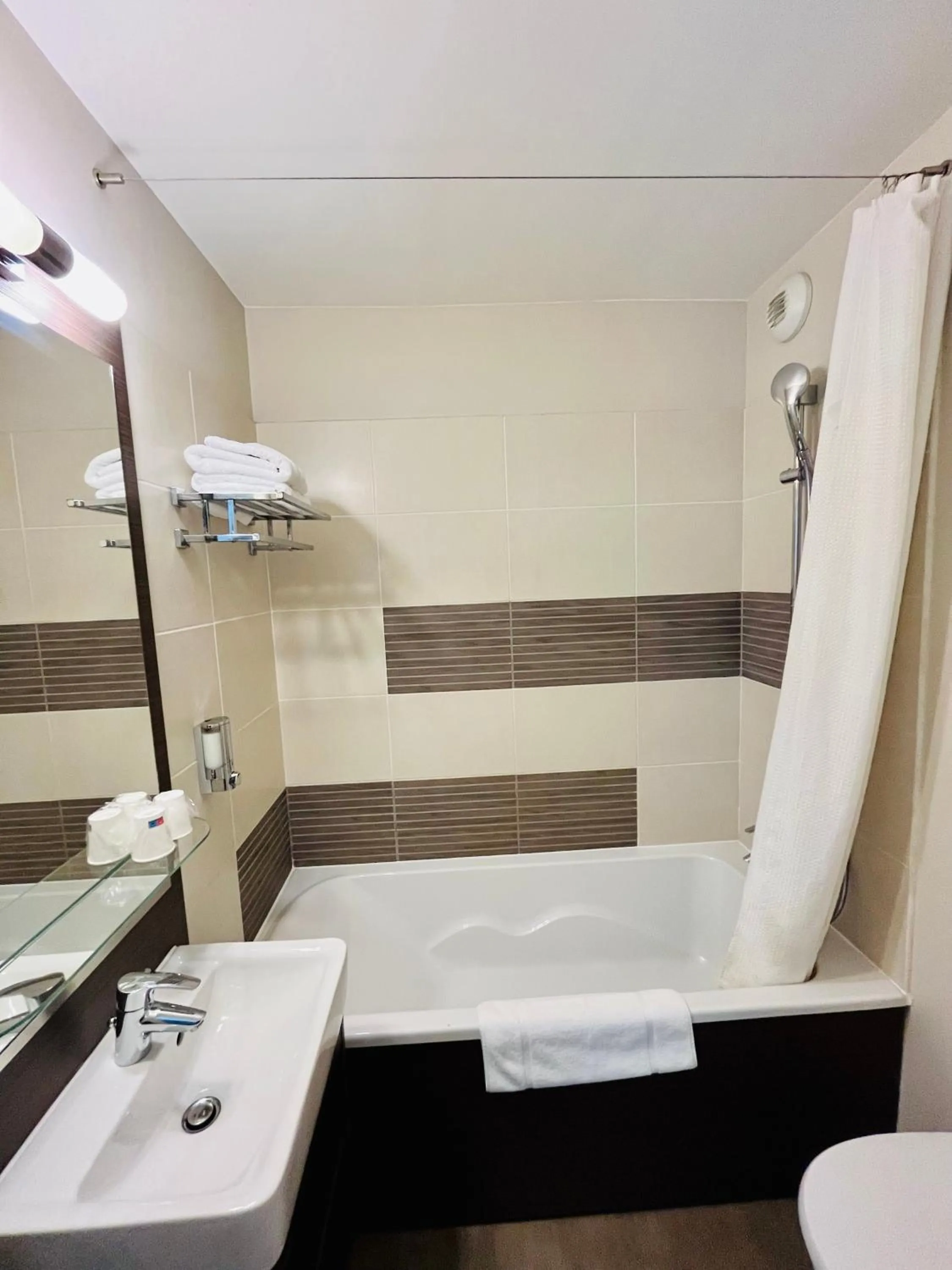 Toilet in Forme-hotel & Spa Montpellier Sud-Est - Parc Expositions - Arena