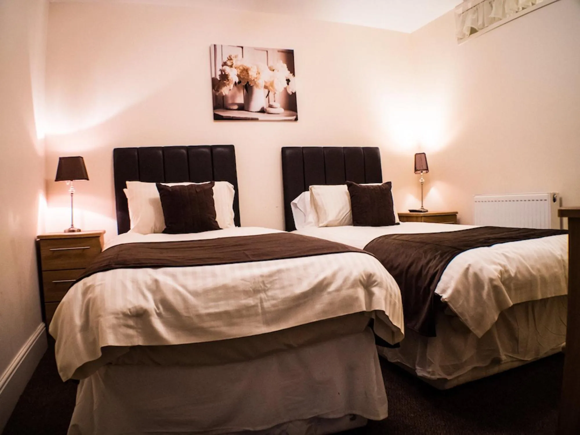 Bedroom, Bed in Glen Mona