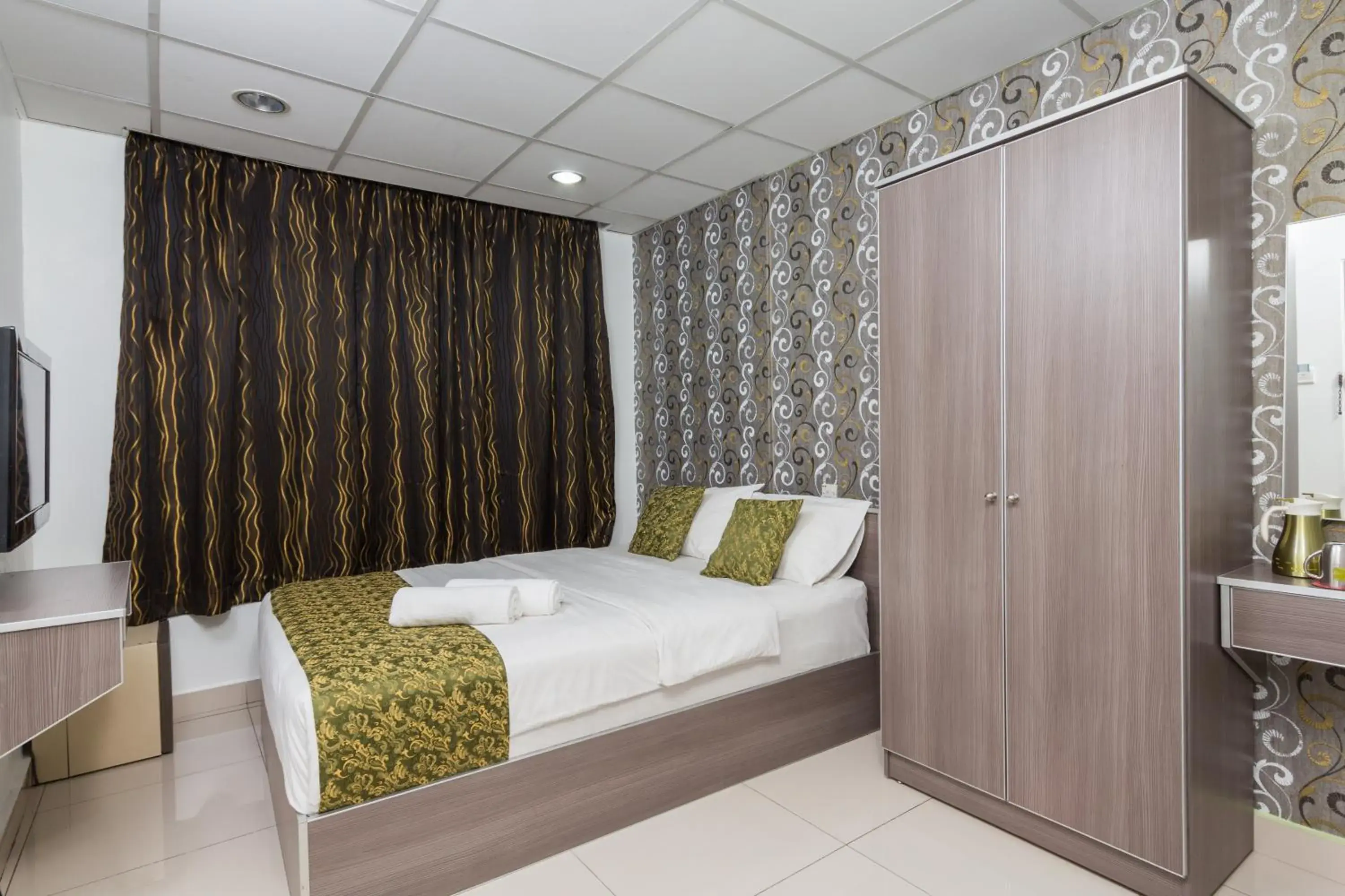 Bed in Lacomme Inn Bed in Lacomme Inn