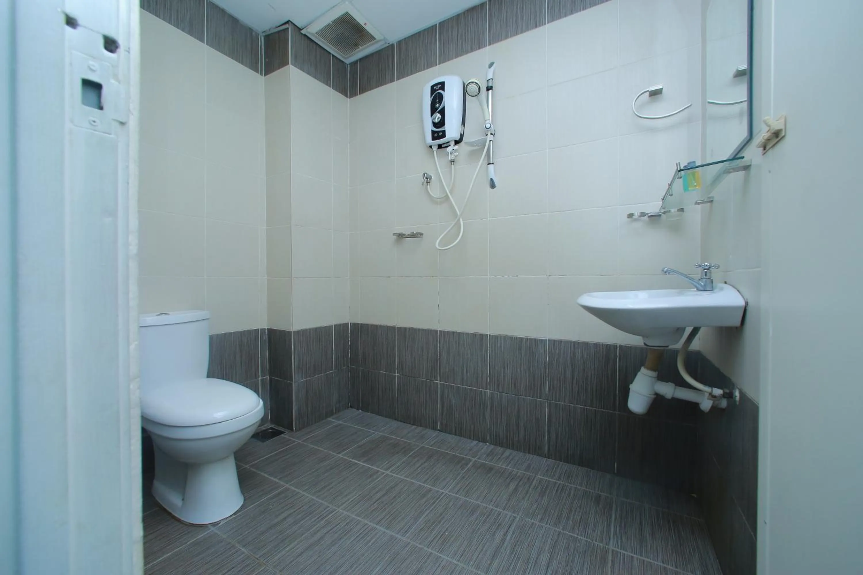 Bathroom in Lacomme Inn