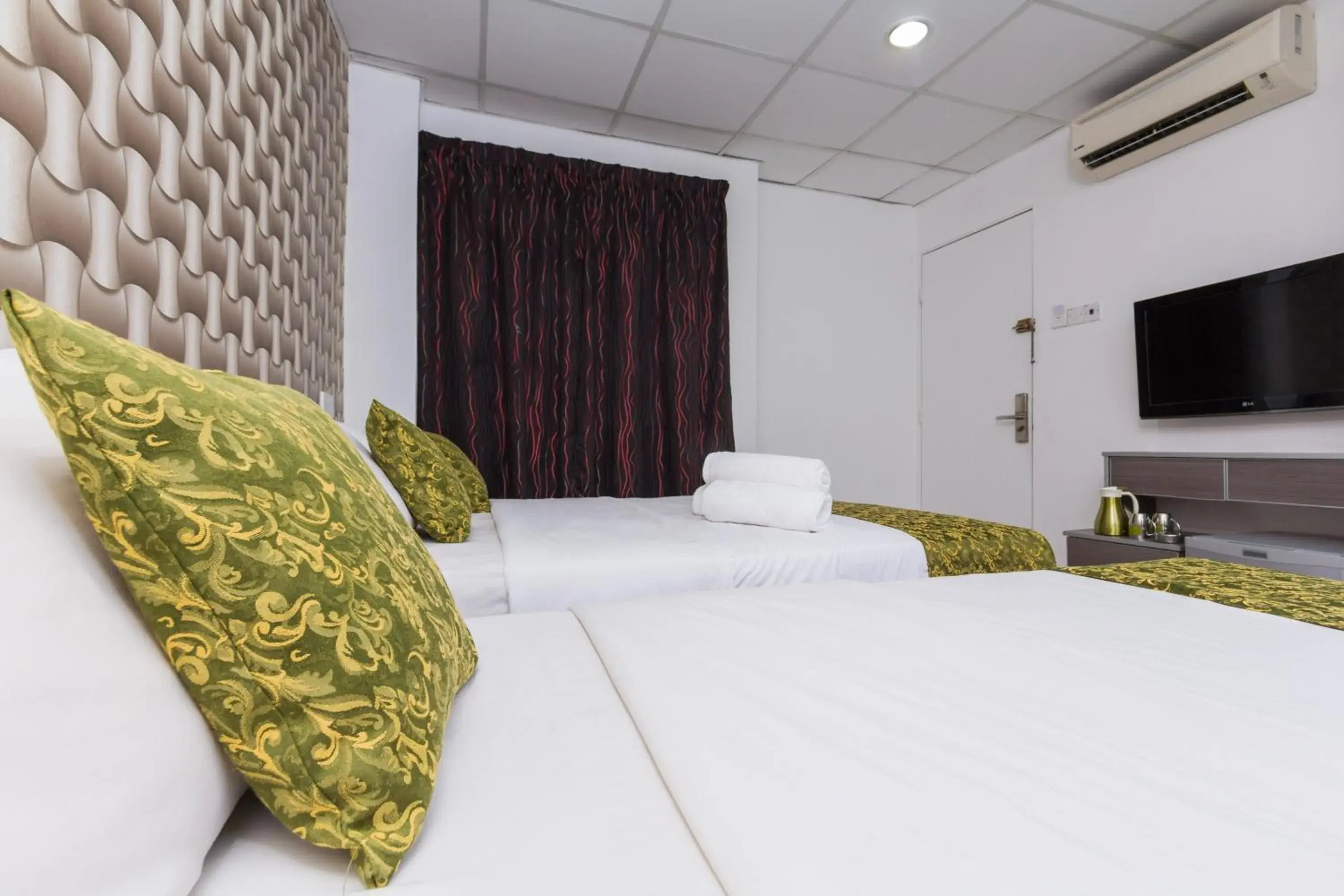 Bed in Lacomme Inn Bed in Lacomme Inn