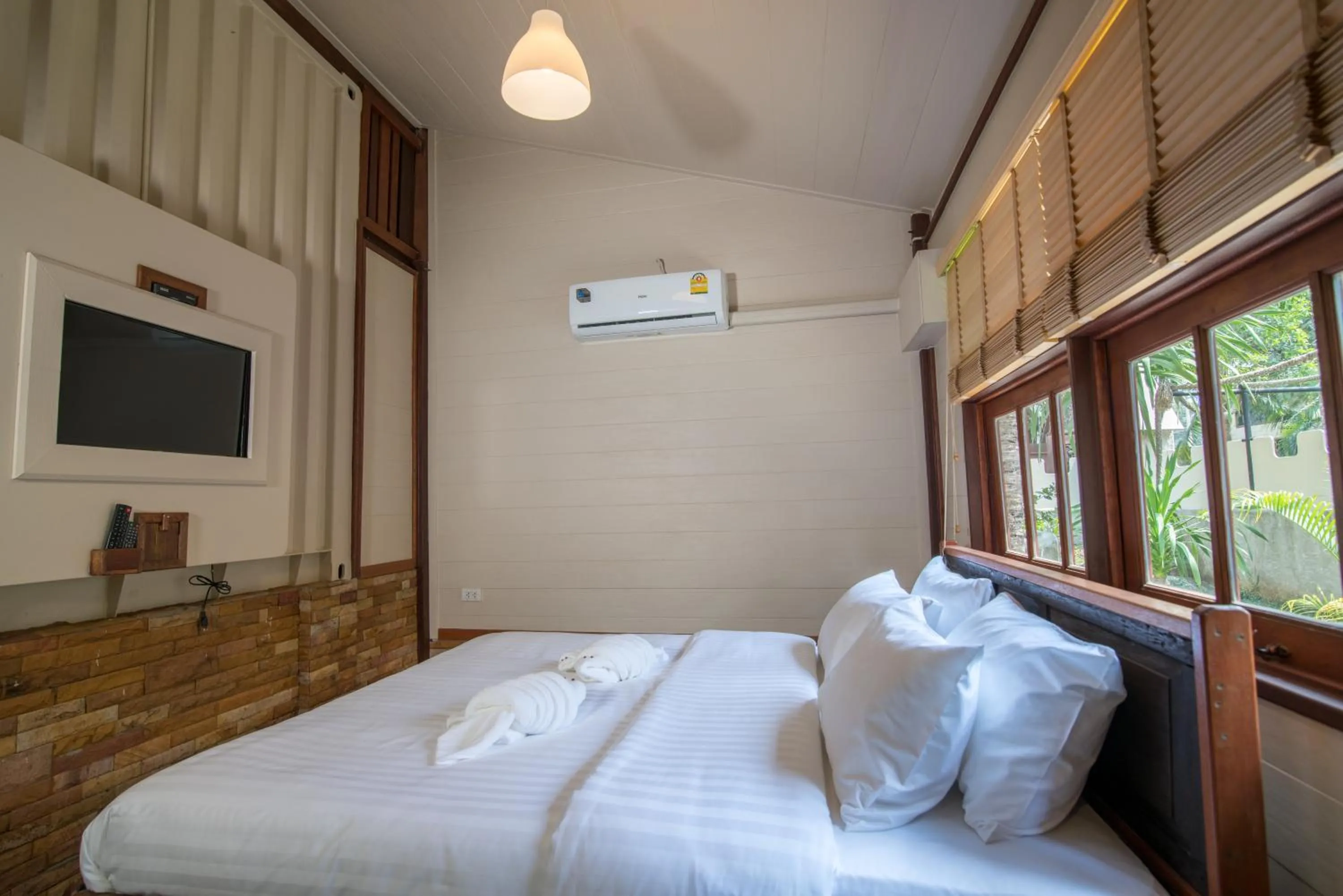 Bed in Suankaew Art Cottage