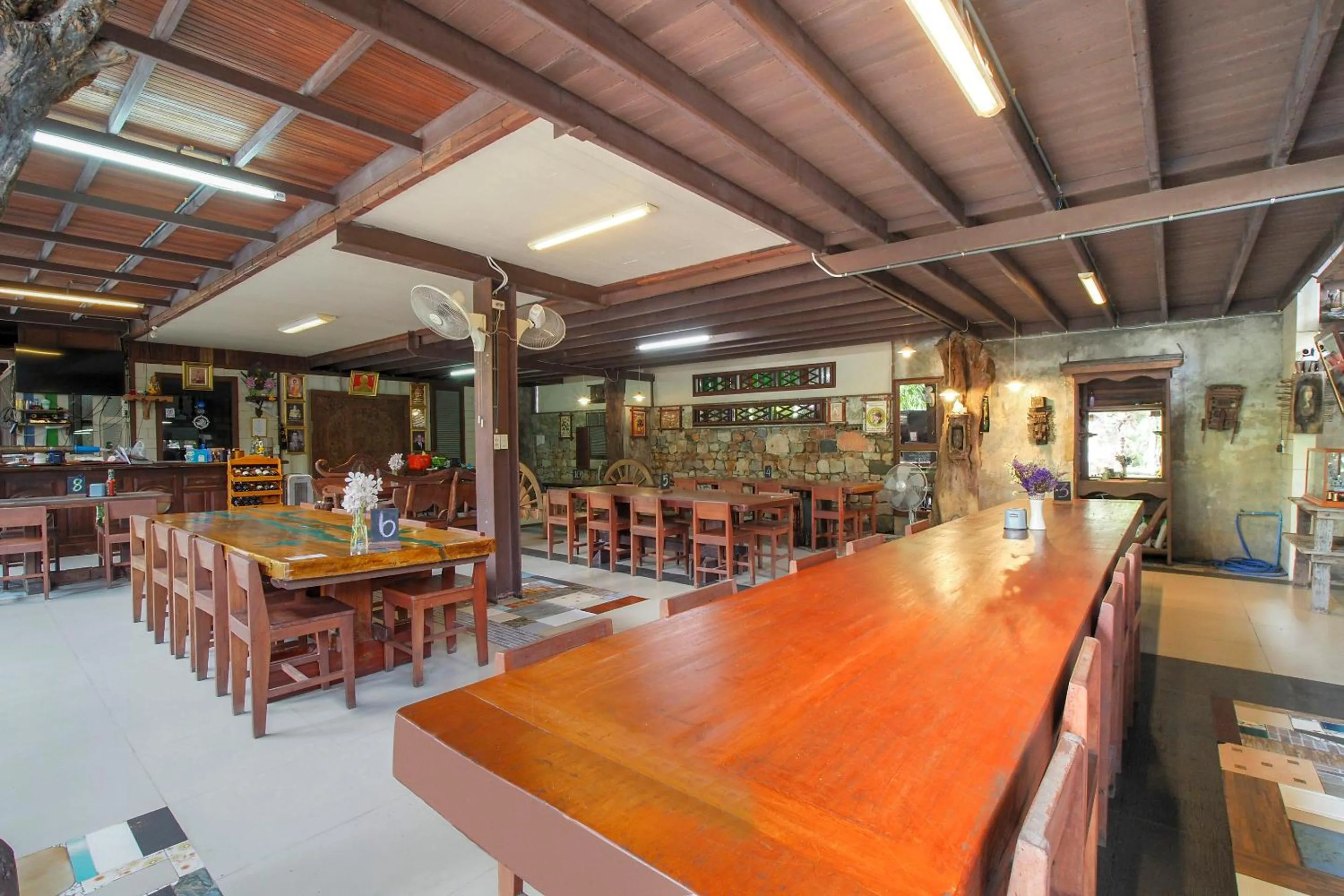 Restaurant/places to eat in Suankaew Art Cottage