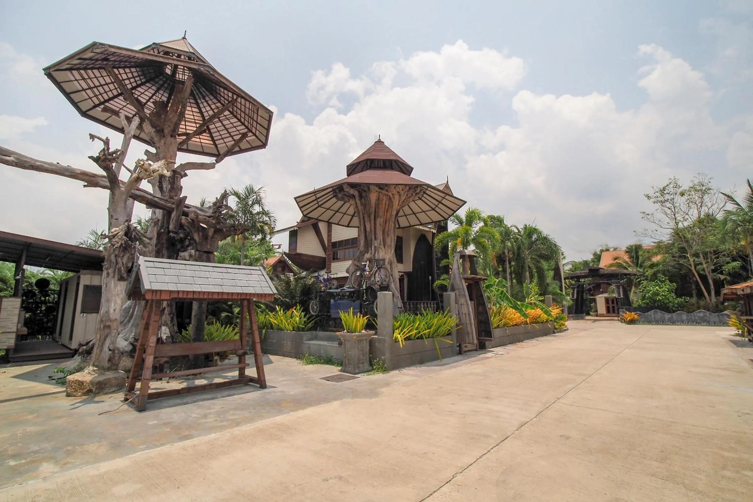 Facade/entrance in Suankaew Art Cottage