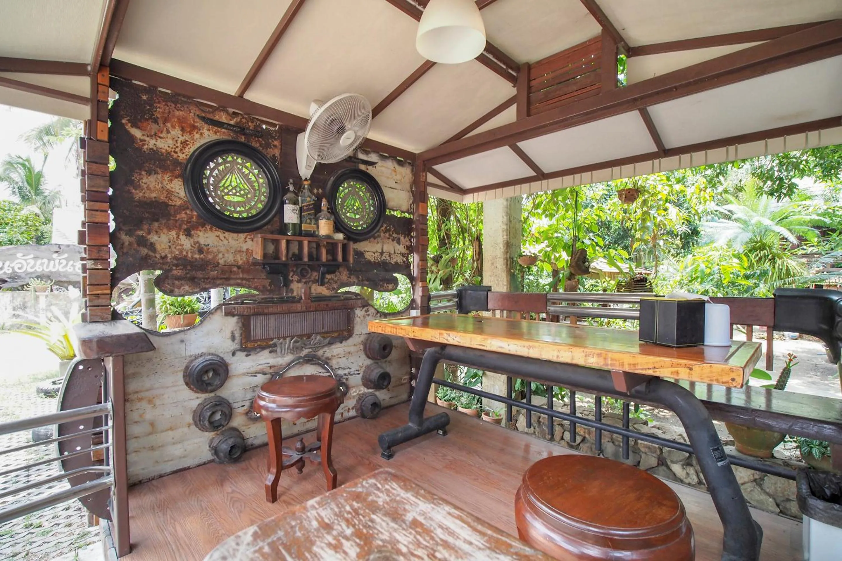 Seating area in Suankaew Art Cottage