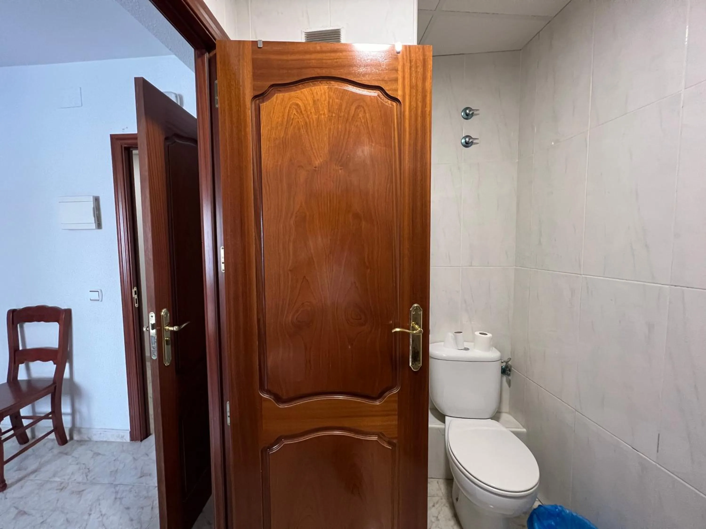 Toilet in Hostal la Embajada