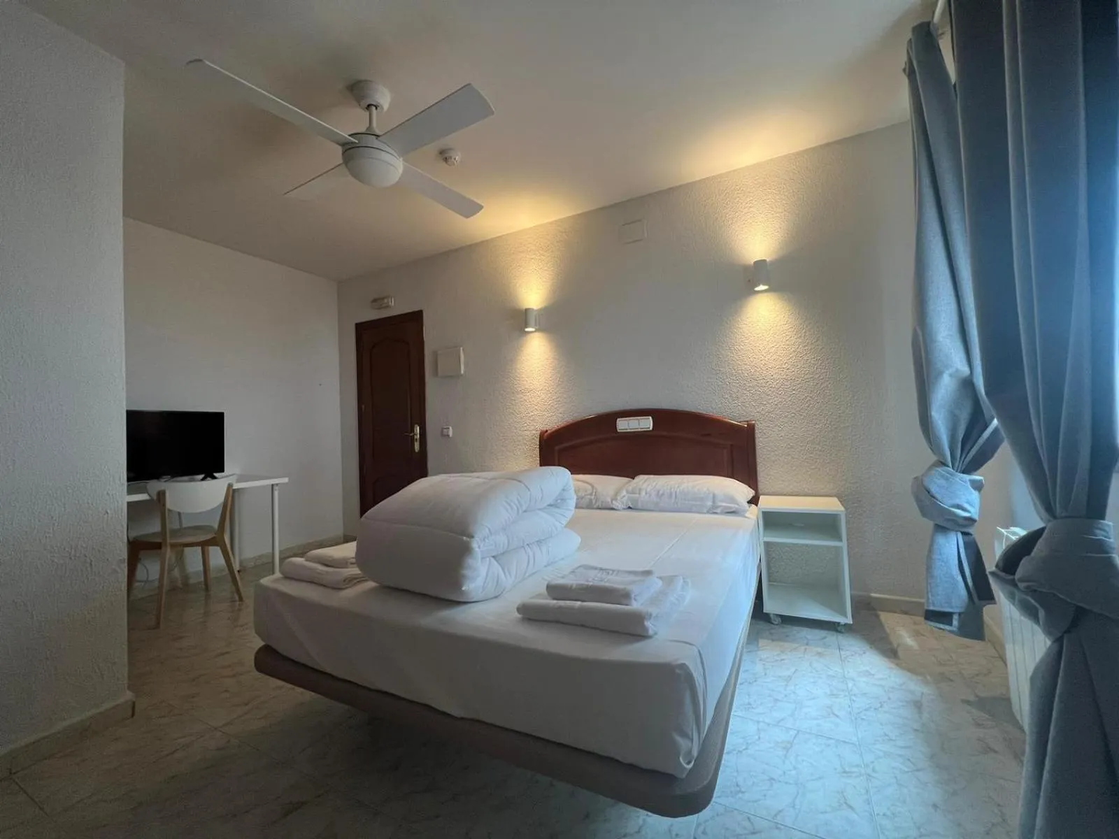 Bed in Hostal la Embajada