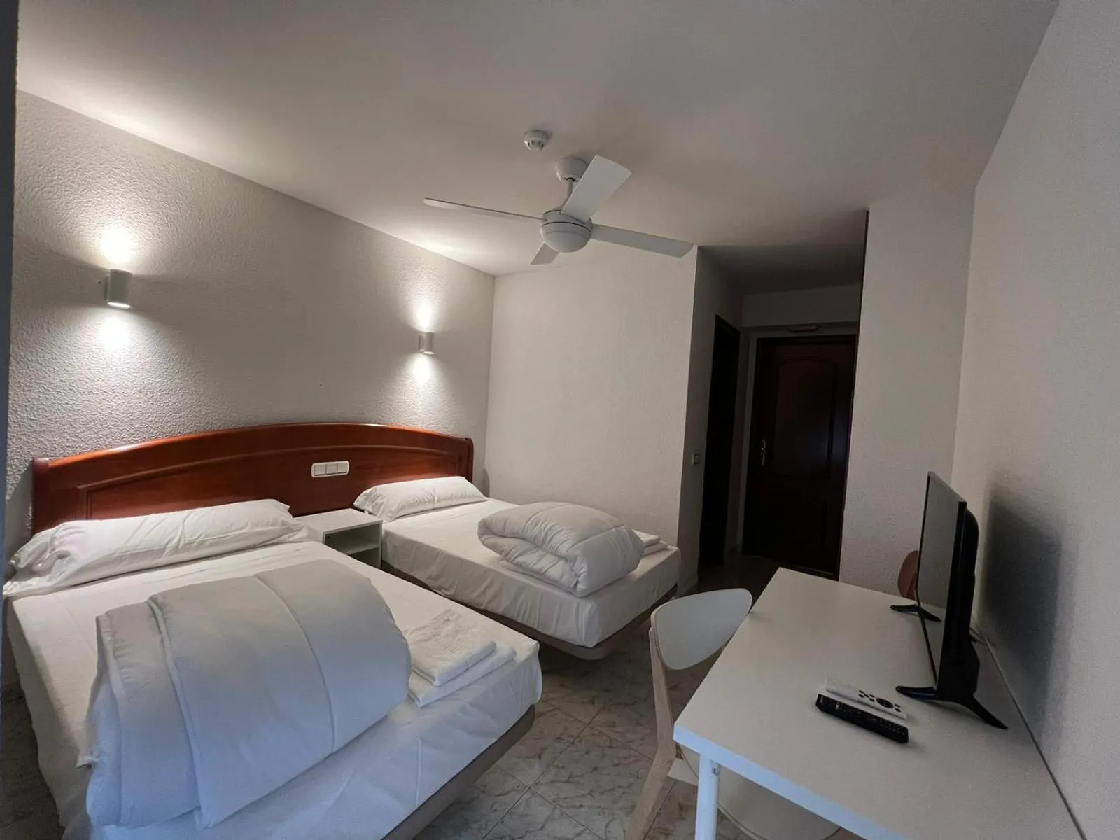 Bed in Hostal la Embajada