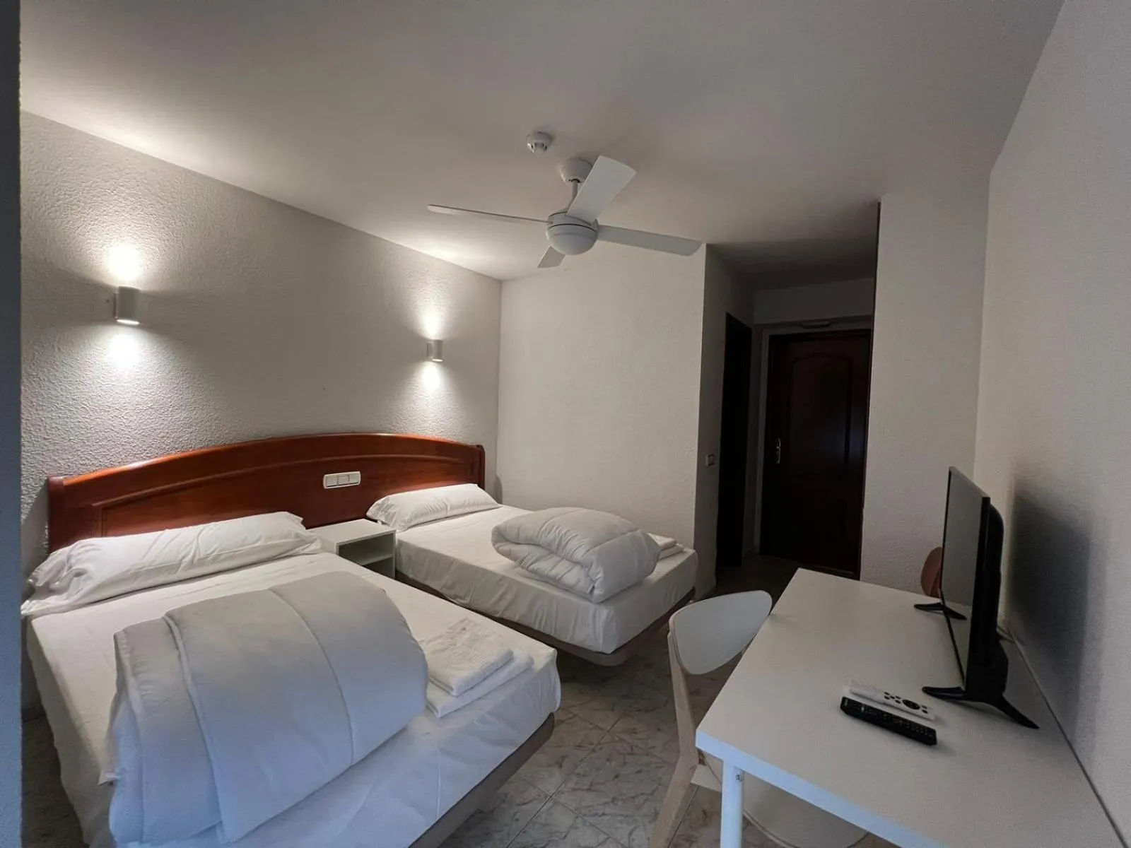 Bed in Hostal la Embajada