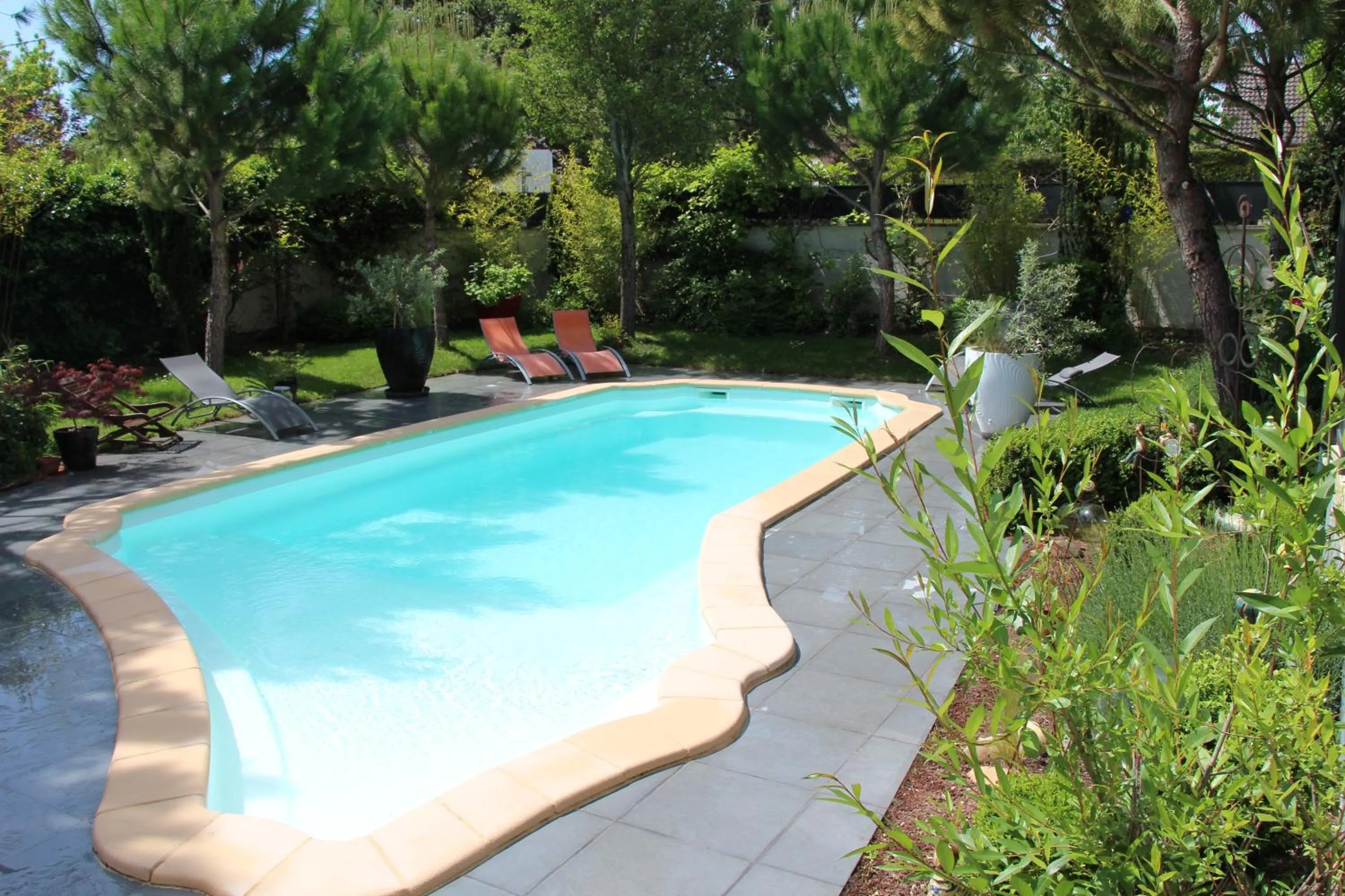Pool view in Le Clos de la Challangette