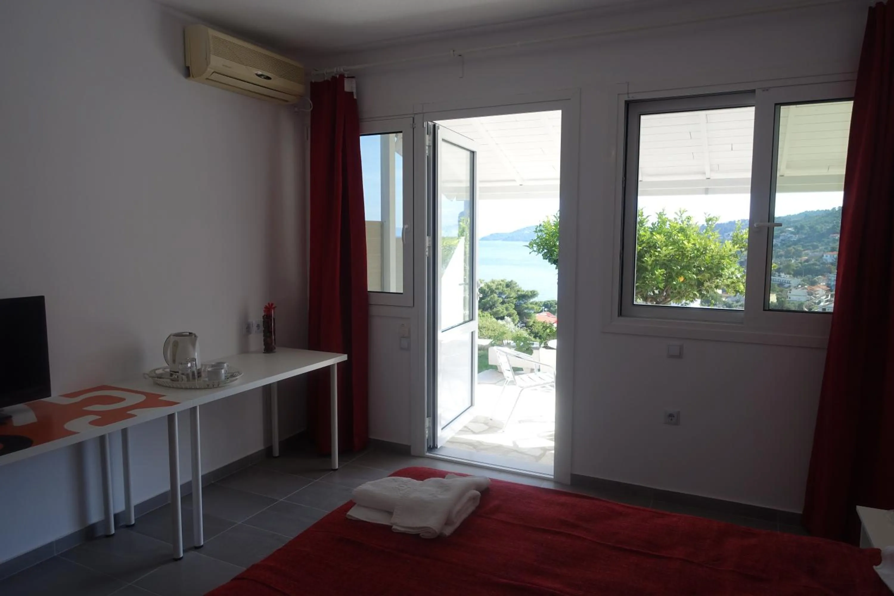 Day, Bed in Hotel Rene